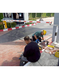 ประตูรีโมท จังหวัดตรัง ช่างประตูรั้วสแตนเลส ติดตั้งมอเตอร์รีโมท ประตูม้วน ประตูออโต้ ประตูไฟฟ้า ภาคใต้