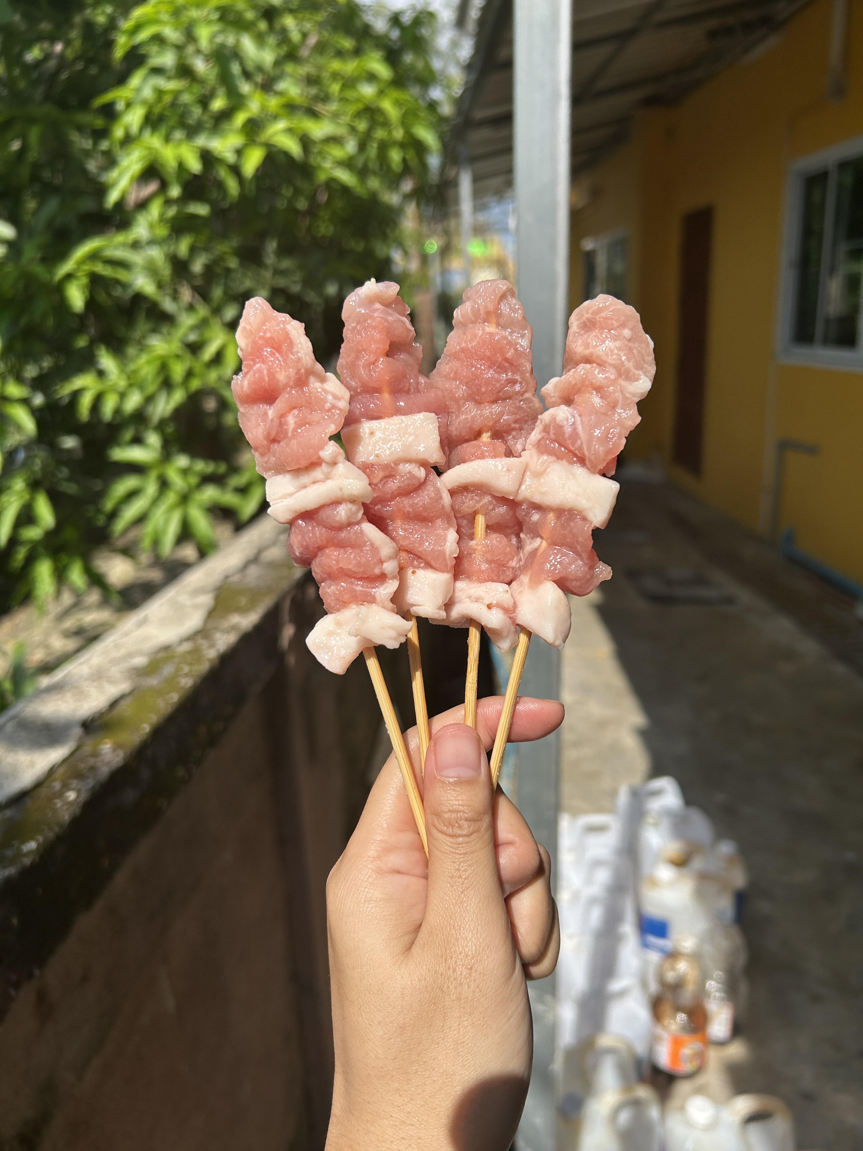 หมูปิ้งเกลือ (ไม้เล็ก) แพ็คละ10ไม้