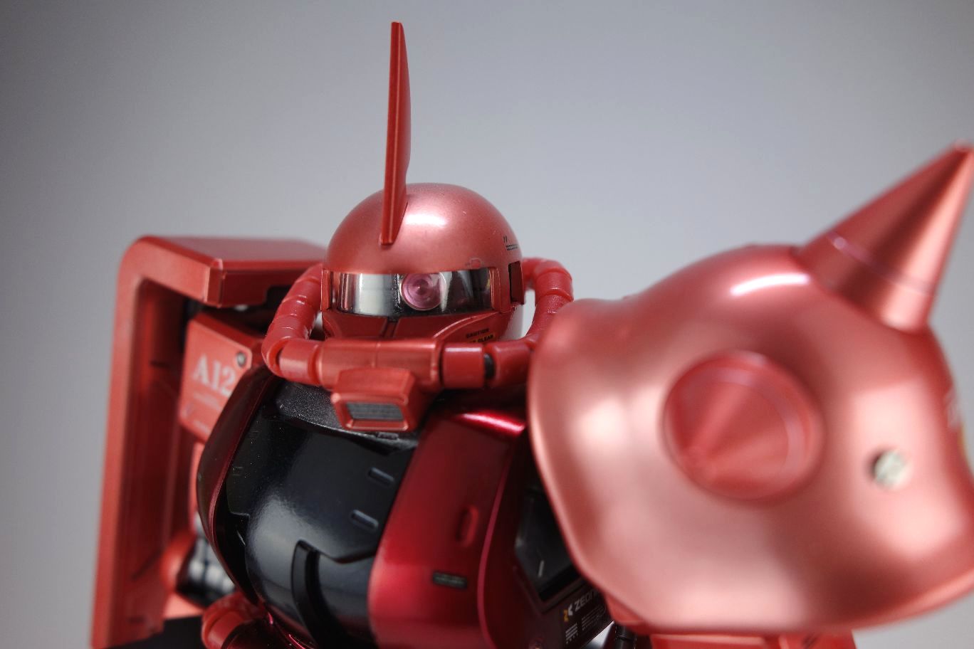 MG PREMIUMBANDAI MS-06S ZAKU II 2.0 TITANIUM FINISH ver