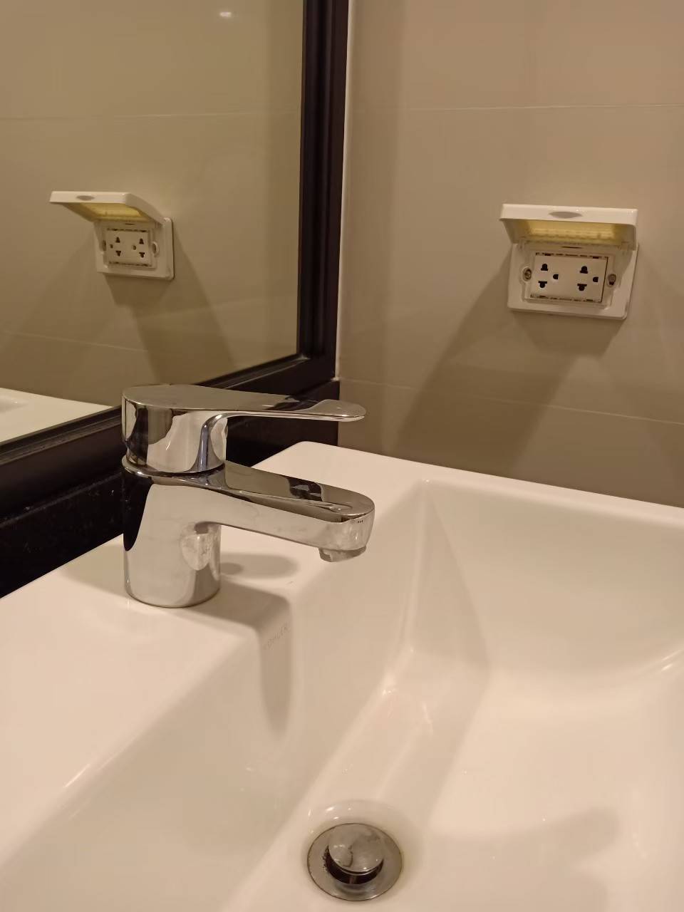 ขาย (For Sale) คอนโด : เดอะ ไลน์ พหลโยธิน อาคาร A (Abstracts) ประเภท : 1 ห้องนอน 1 ห้องน้ำ พื้นที่ : 38 ตรม.