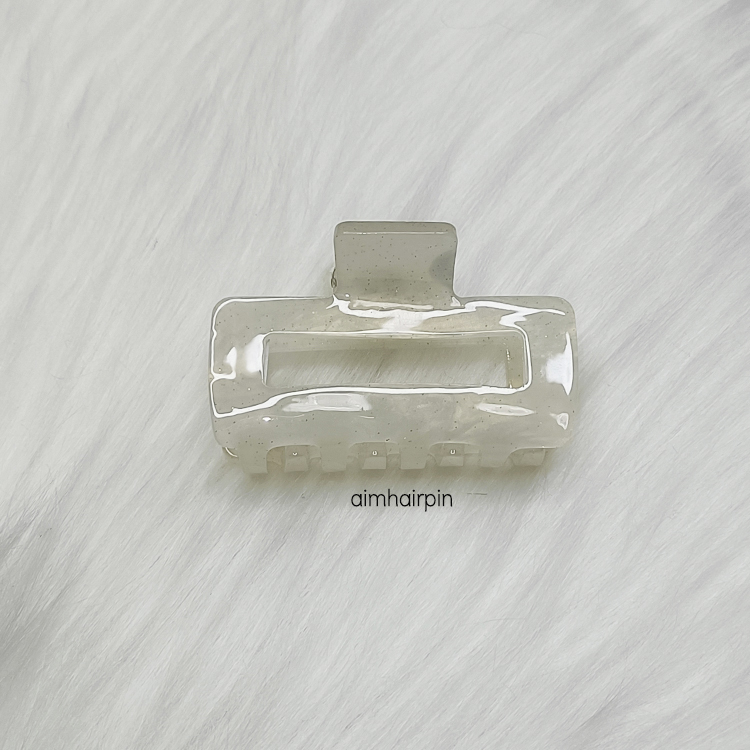 กิ๊บหนีบผมอะคลิลิค เปลี่ยนสีเมื่อโดนแสง ทรงสี่เหลี่ยมมีช่อง - aimhairpin จำหน่ายกิ๊บติดผมเกาหลีแท้ และเครื่องประดับ ยางรัดผม คาดผมแฟชั่น สร้อยคอ ต่างหู