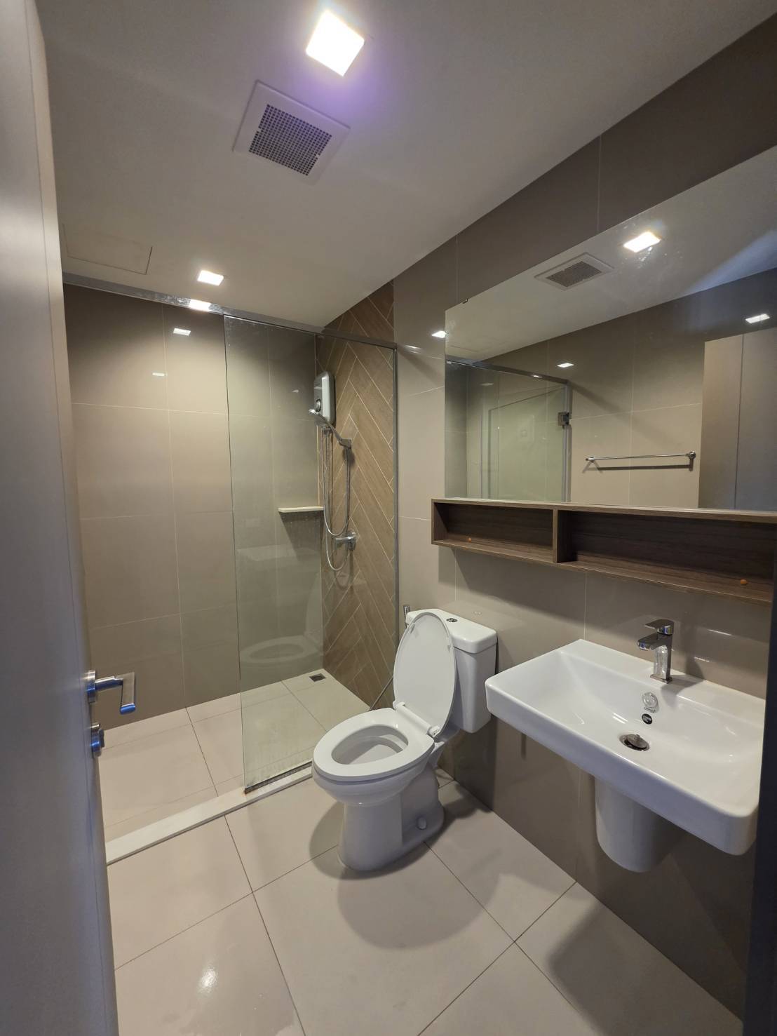 ขาย (For Sale) คอนโด : เดอะ ไลน์ พหลโยธิน อาคาร B (The Line Phahonyothin Park B) ประเภท : 1 ห้องนอน 1 ห้องน้ำ พื้นที่ : 41 ตรม.