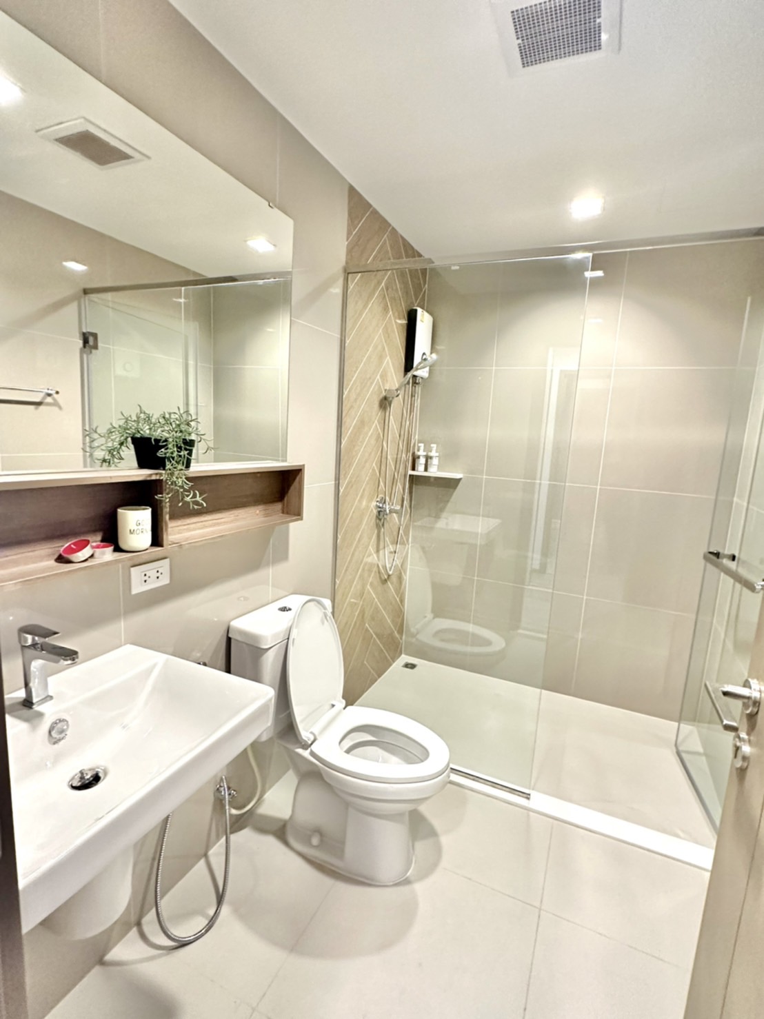 ขาย (For Sale) คอนโด : เดอะ ไลน์ พหลโยธิน อาคาร B (The Line Phahonyothin Park B) ประเภท : 1 ห้องนอน 1 ห้องน้ำ พื้นที่ : 40 ตรม.