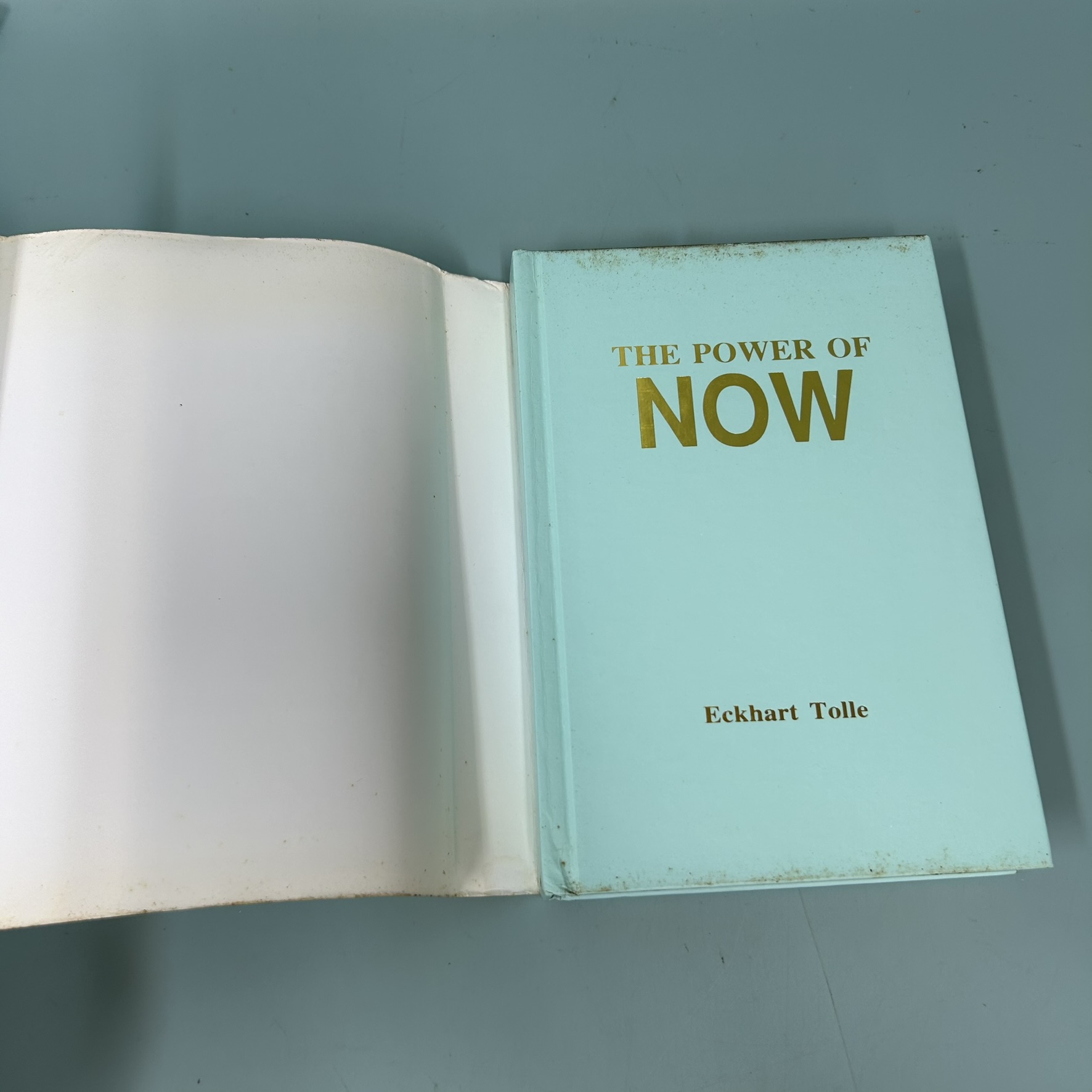 พลังแห่งจิตปัจจุบัน หนทางสว่างสู่แสงแห่งปัญญา / มือสอง / เอ็กค์ฮารท์ โทลเลอ / การพัฒนาตนเอง ปกแข็ง