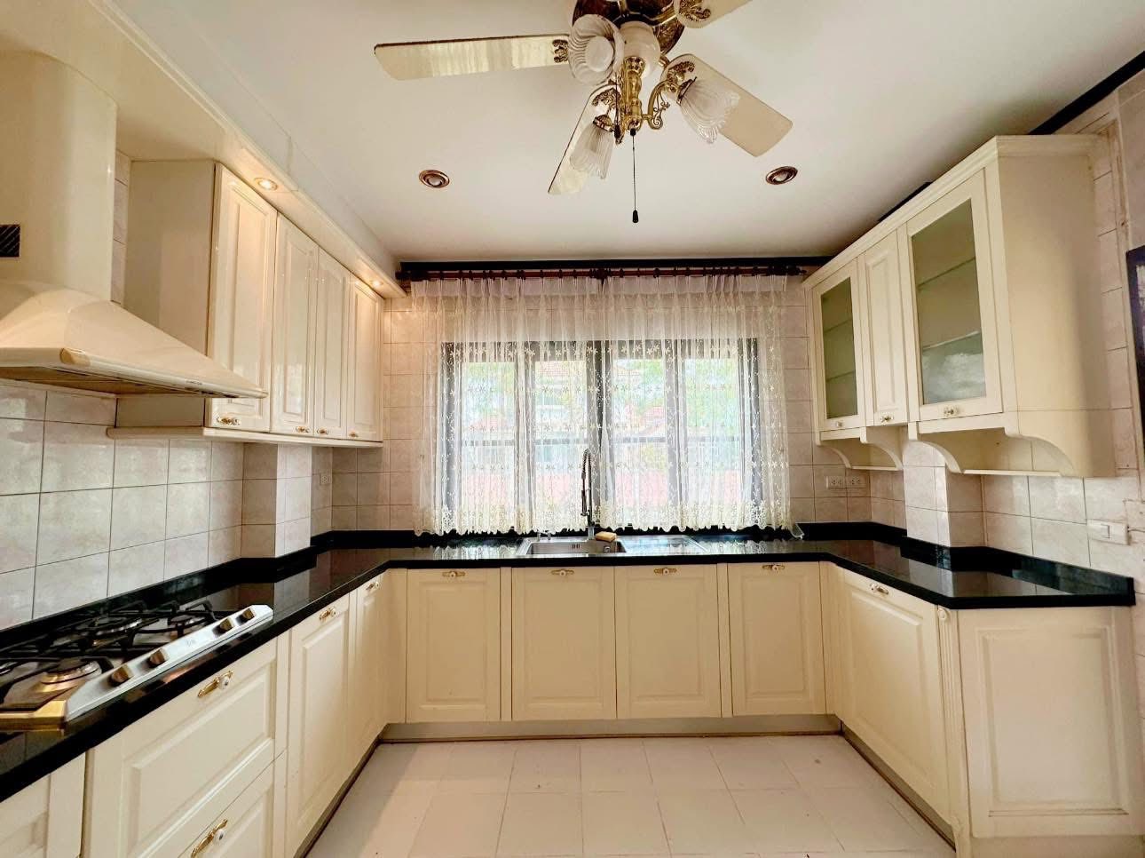 ขายบ้านเดี่ยว 2 ชั้น โครงการหมู่บ้านลดาวัลย์ ลากูน รังสิต บ้านหรูสวยสไตล์ยุโรป