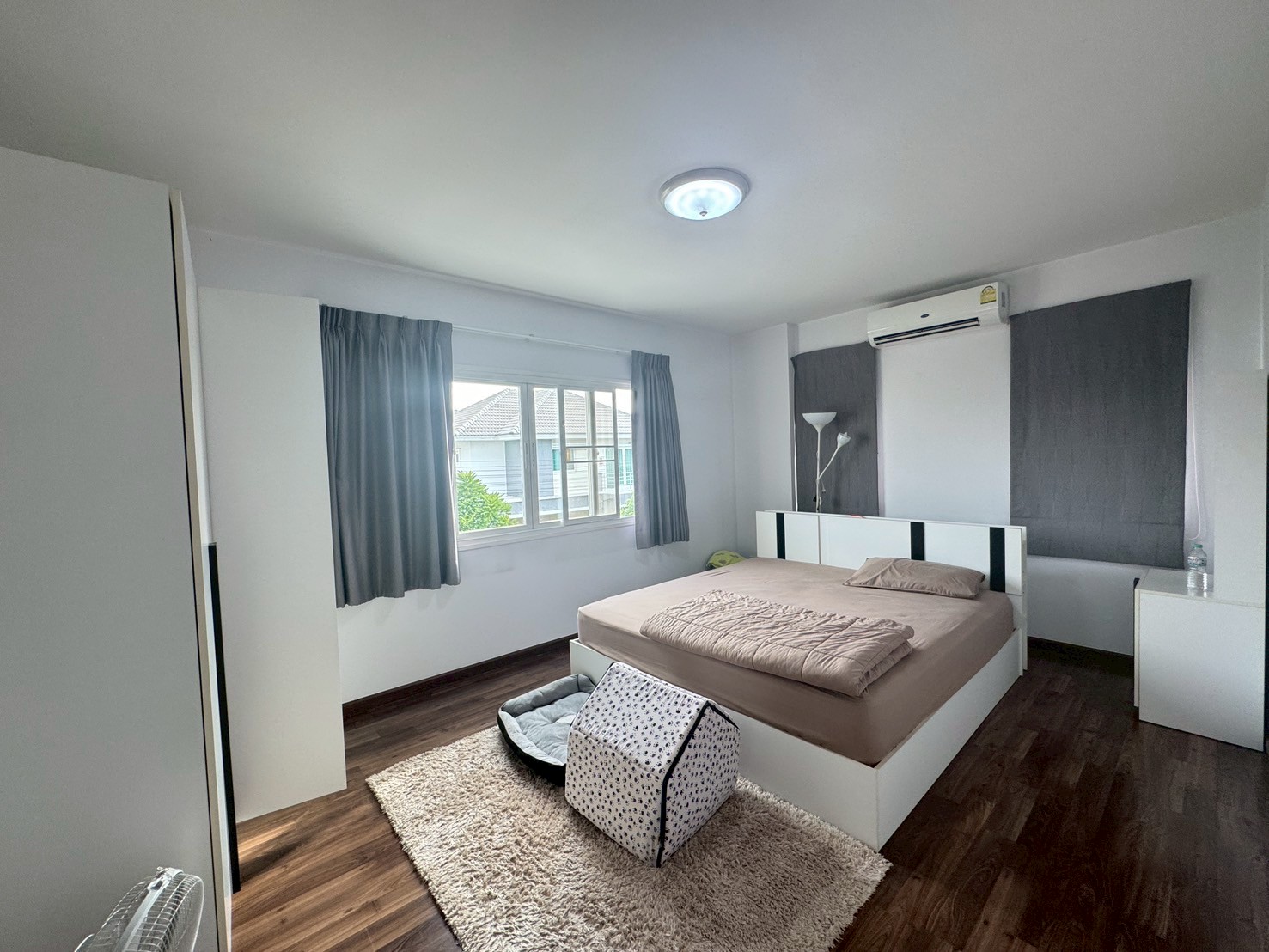 ขายบ้านเดี่ยว 2 ชั้น (หลังมุม) หมู่บ้านคุณาลัยพราว Kunalai Proud Baan Kluay-Sai Noi ทำเลดี เดินทางสะดวก บรรยากาศร่มรื่น เหมาะสำหรับอยู่อาศัย 📐 เนื้อที่ 57.06 ตร.ว. 🛏 4 ห้องนอน+1ห้องชั้นลอย 🛁 3 ห้องน้ำ