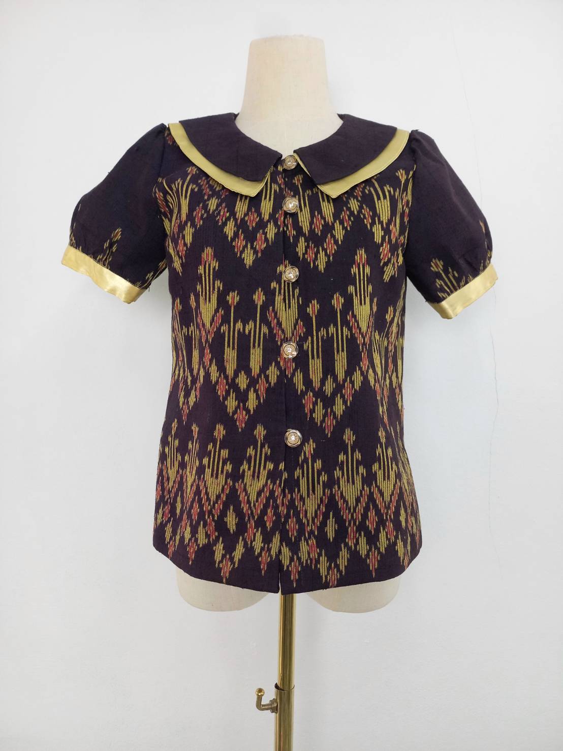 เสื้อสตรี ผ้าไหมแขนสั้น มัดหมี่ ไซส์ S พื้นสีม่วงเข้ม รหัส WD-38-0320683
