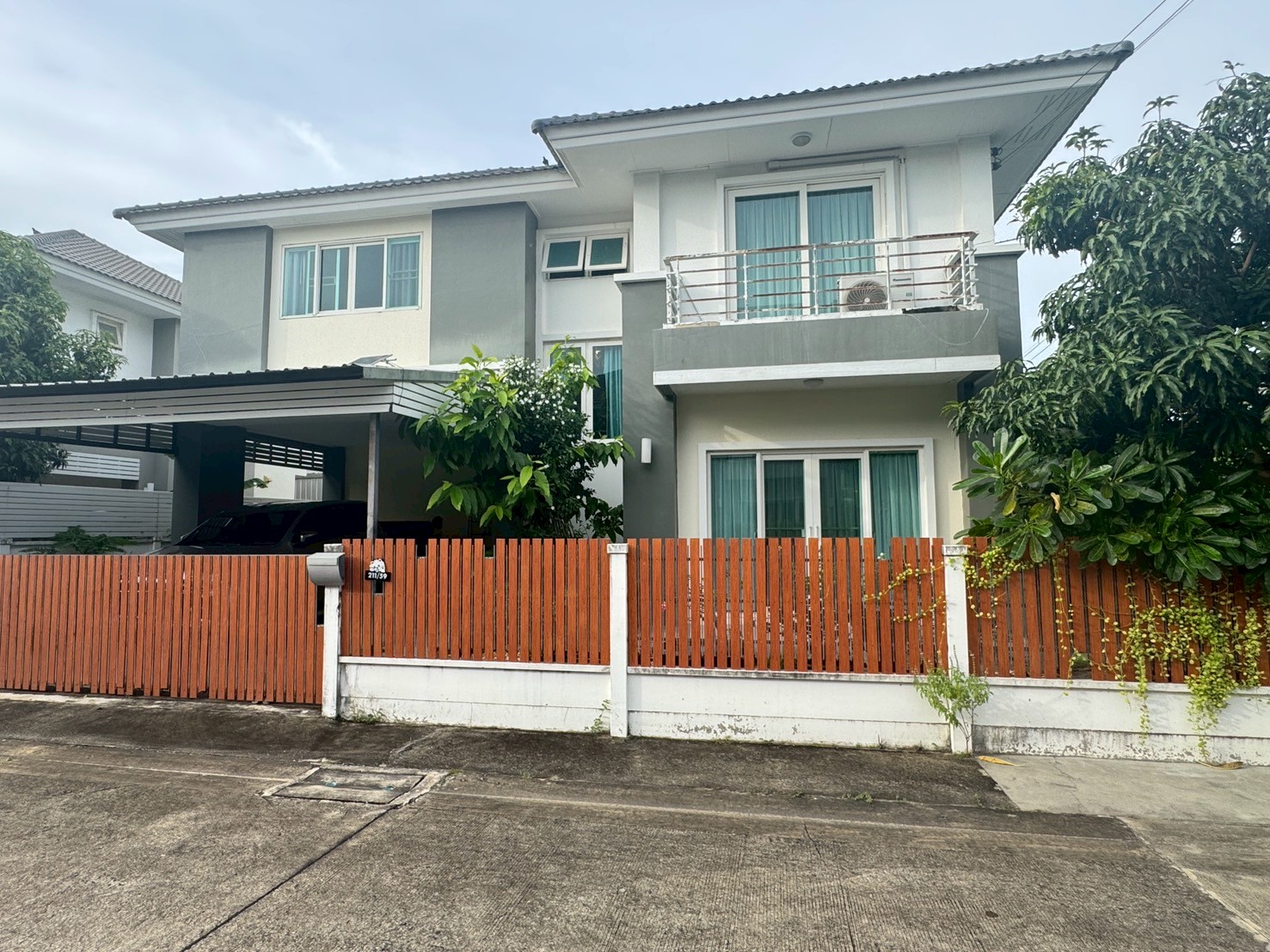 ขายบ้านเดี่ยว 2 ชั้น (หลังมุม) หมู่บ้านคุณาลัยพราว Kunalai Proud Baan Kluay-Sai Noi ทำเลดี เดินทางสะดวก บรรยากาศร่มรื่น เหมาะสำหรับอยู่อาศัย 📐 เนื้อที่ 57.06 ตร.ว. 🛏 4 ห้องนอน+1ห้องชั้นลอย 🛁 3 ห้องน้ำ