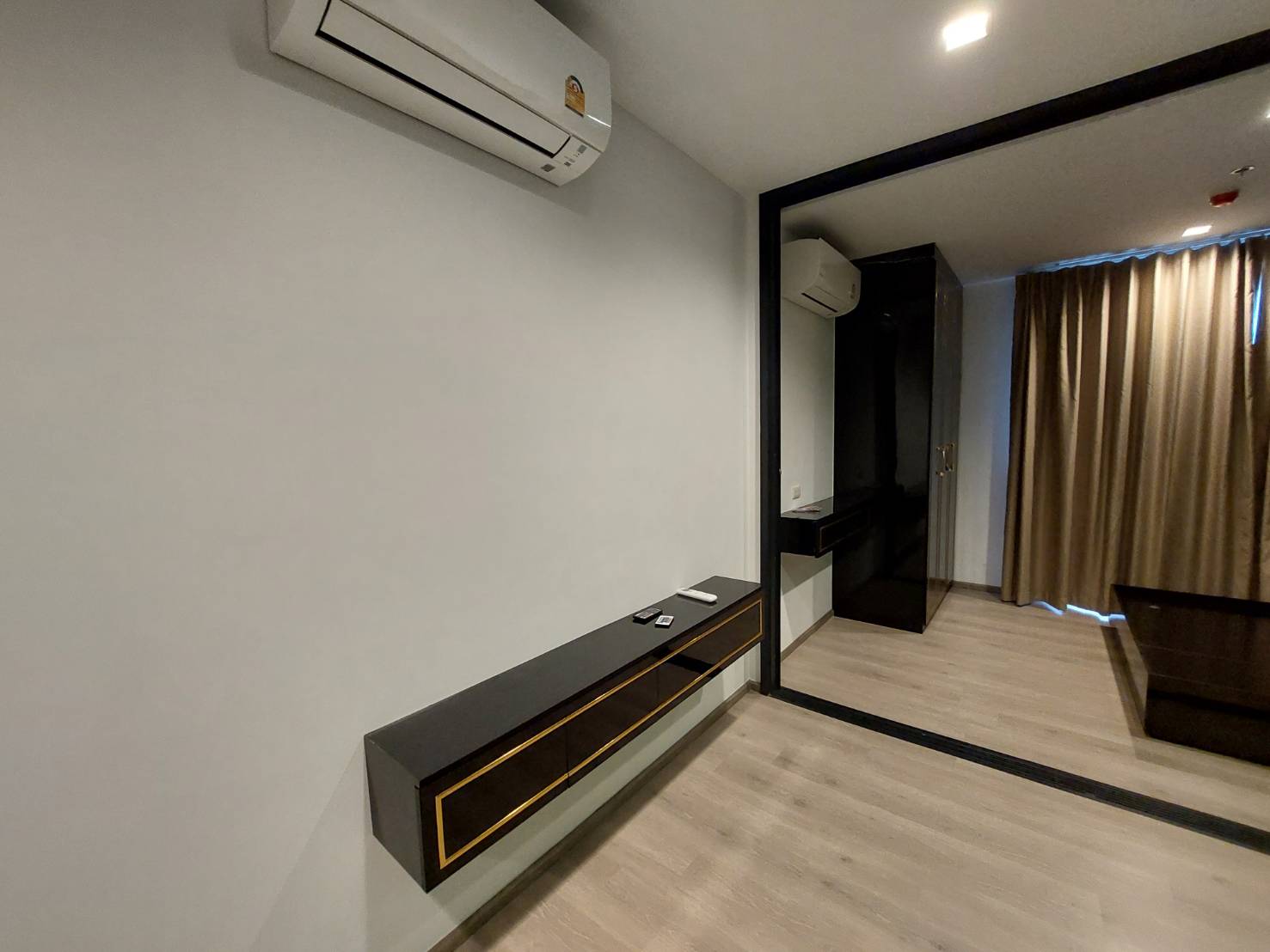 ขาย (For Sale) คอนโด : เดอะ ไลน์ พหลโยธิน อาคาร B (The Line Phahonyothin Park B) ประเภท : 1 ห้องนอน 1 ห้องน้ำ พื้นที่ : 33 ตรม.