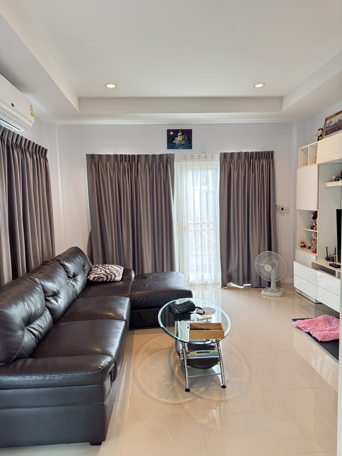 ขายบ้านเดี่ยว 2 ชั้น (หลังมุม) หมู่บ้านคุณาลัยพราว Kunalai Proud Baan Kluay-Sai Noi ทำเลดี เดินทางสะดวก บรรยากาศร่มรื่น เหมาะสำหรับอยู่อาศัย 📐 เนื้อที่ 57.06 ตร.ว. 🛏 4 ห้องนอน+1ห้องชั้นลอย 🛁 3 ห้องน้ำ