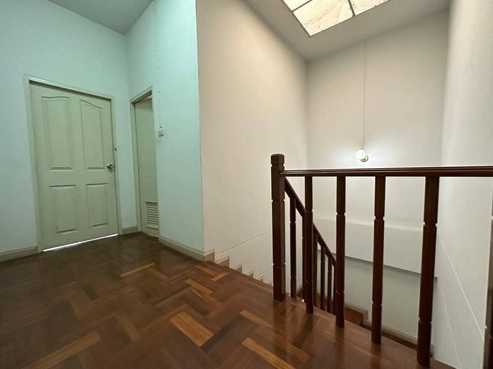 ขายทาวน์โฮม 3 ชั้น หมู่บ้านเกตุนุติ เชอมิเน่ (Ketnutchermine) ซอย.ลาดพร้าว 87 (ด้านหลังห้าง CDC)