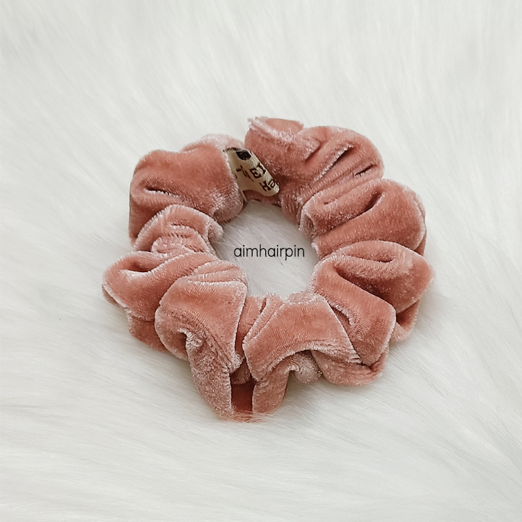 ยางมัดผม เอวัน A-One เนื้อผ้ากำมะหยี่ - aimhairpin จำหน่ายกิ๊บติดผมเกาหลีแท้ และเครื่องประดับ ยางรัดผม คาดผมแฟชั่น สร้อยคอ ต่างหู