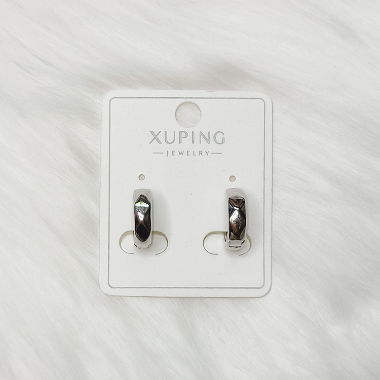 ต่างหูห่วงหน้ากว้าง ลายข้าวหลามตัด สีเงิน - aimhairpin จำหน่ายกิ๊บติดผมเกาหลีแท้ และเครื่องประดับ ยางรัดผม คาดผมแฟชั่น สร้อยคอ ต่างหู
