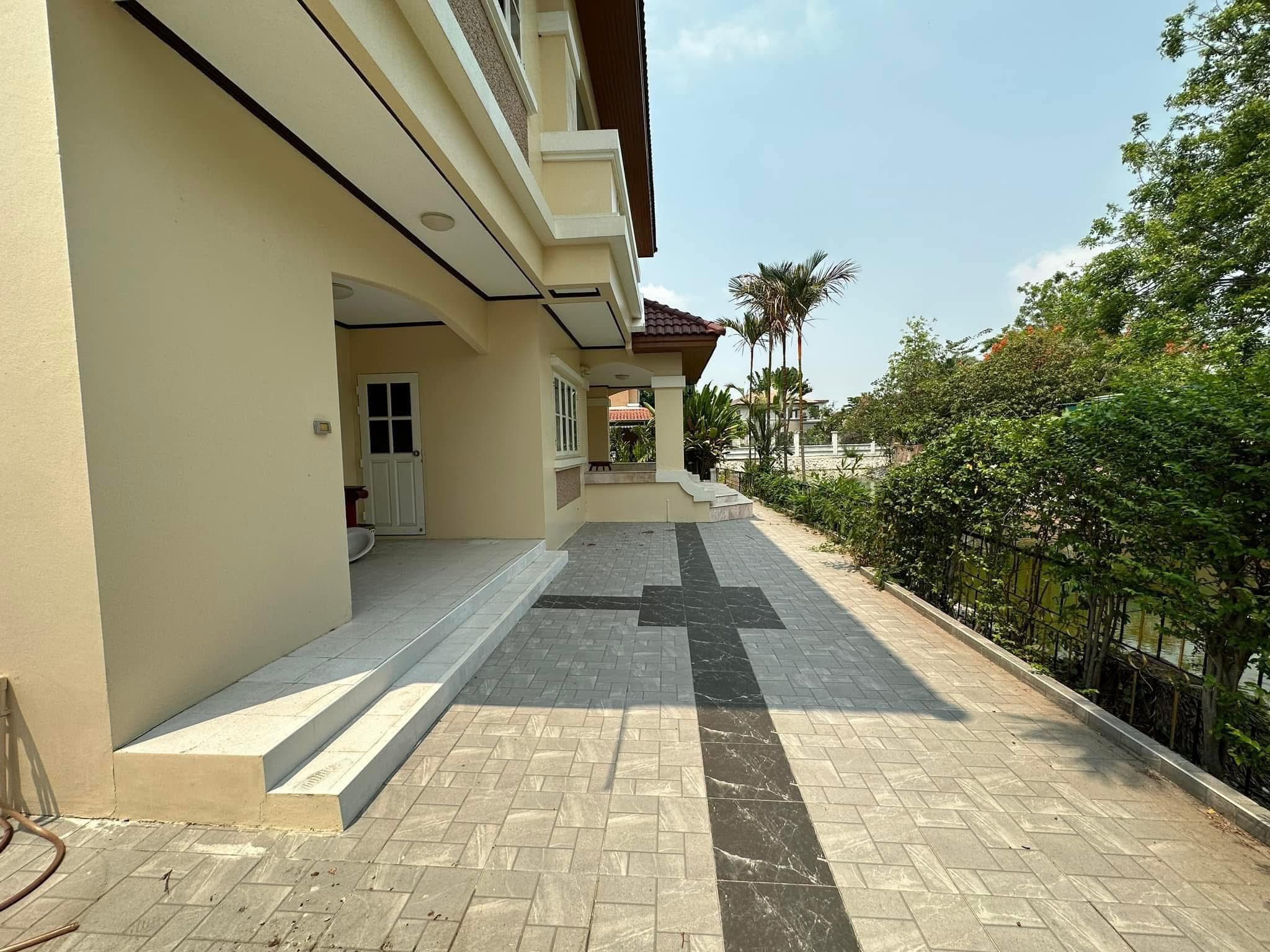 ขายบ้านเดี่ยว 2 ชั้น โครงการหมู่บ้านลดาวัลย์ ลากูน รังสิต บ้านหรูสวยสไตล์ยุโรป