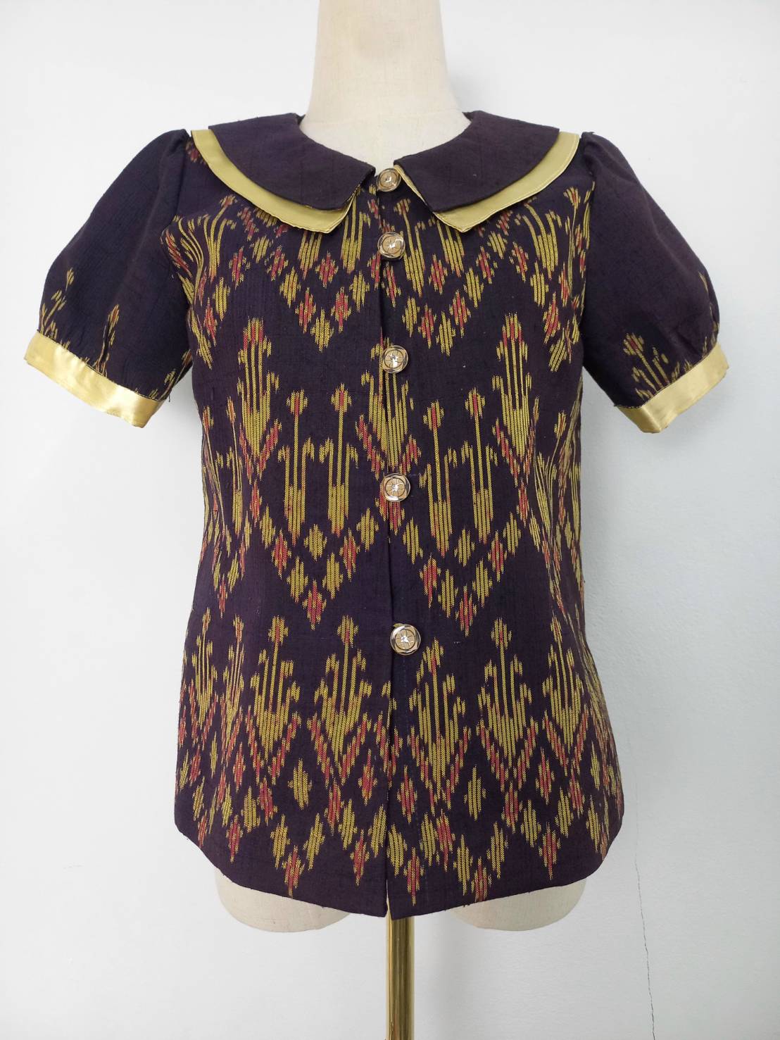 เสื้อสตรี ผ้าไหมแขนสั้น มัดหมี่ ไซส์ S พื้นสีม่วงเข้ม รหัส WD-38-0320683