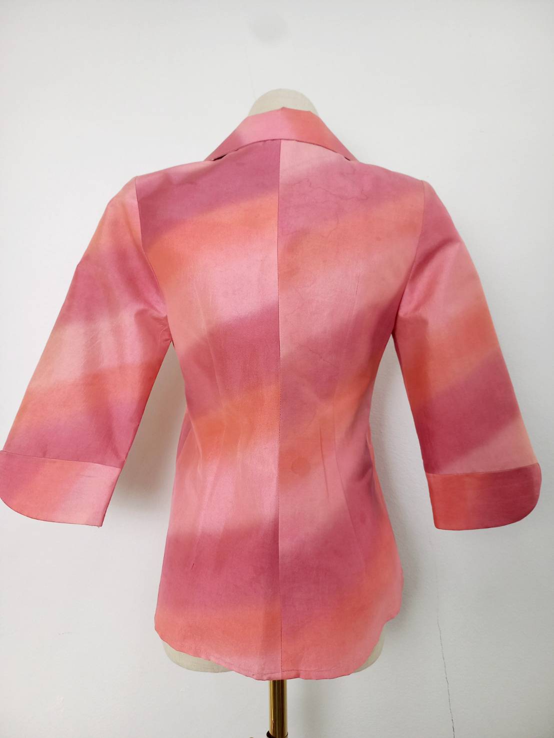 เสื้อผ้าไหม สไลด์สี พื้นสีชมพูโอรส รหัส WD-38-0320685