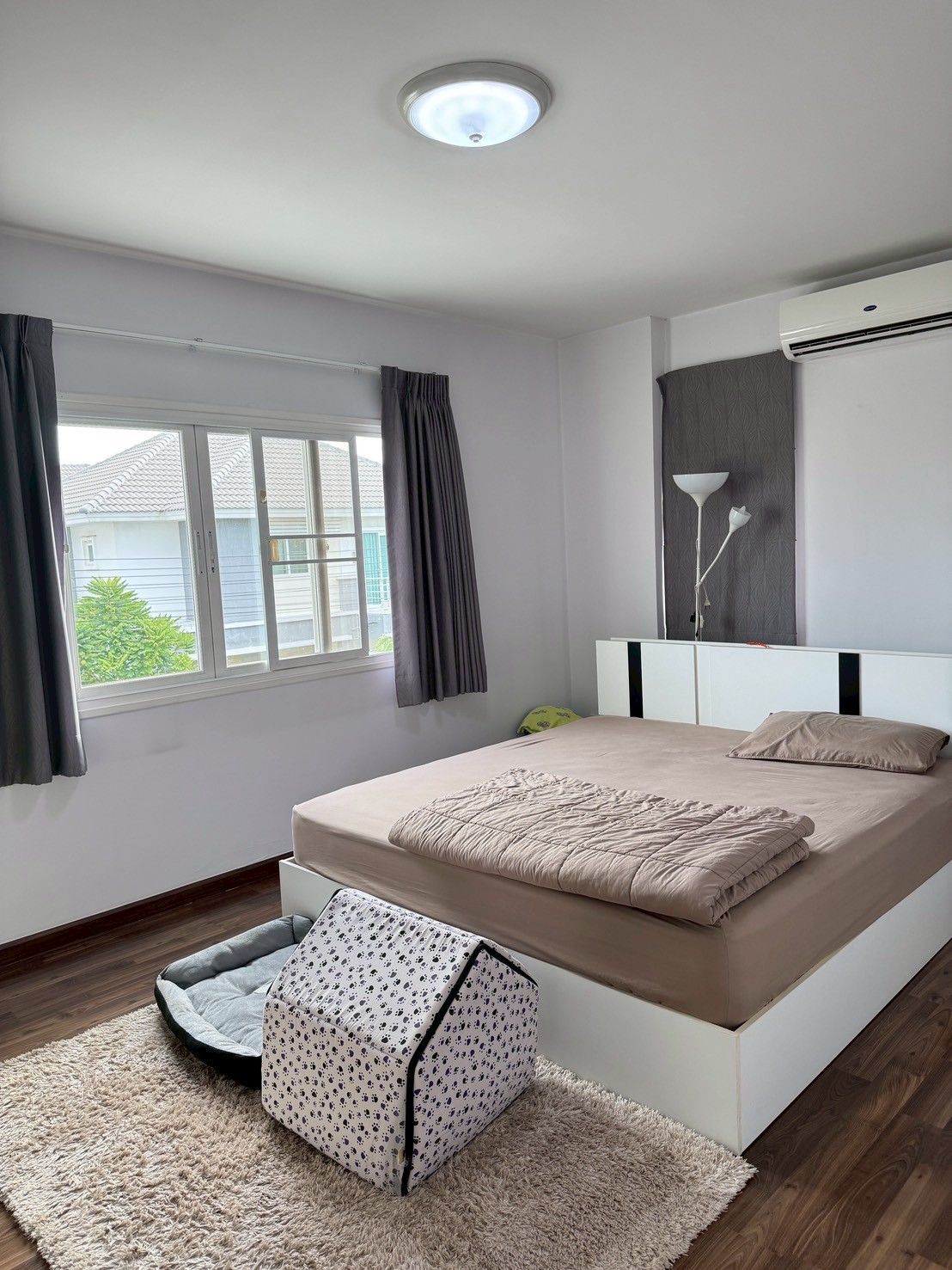 ขายบ้านเดี่ยว 2 ชั้น (หลังมุม) หมู่บ้านคุณาลัยพราว Kunalai Proud Baan Kluay-Sai Noi ทำเลดี เดินทางสะดวก บรรยากาศร่มรื่น เหมาะสำหรับอยู่อาศัย 📐 เนื้อที่ 57.06 ตร.ว. 🛏 4 ห้องนอน+1ห้องชั้นลอย 🛁 3 ห้องน้ำ