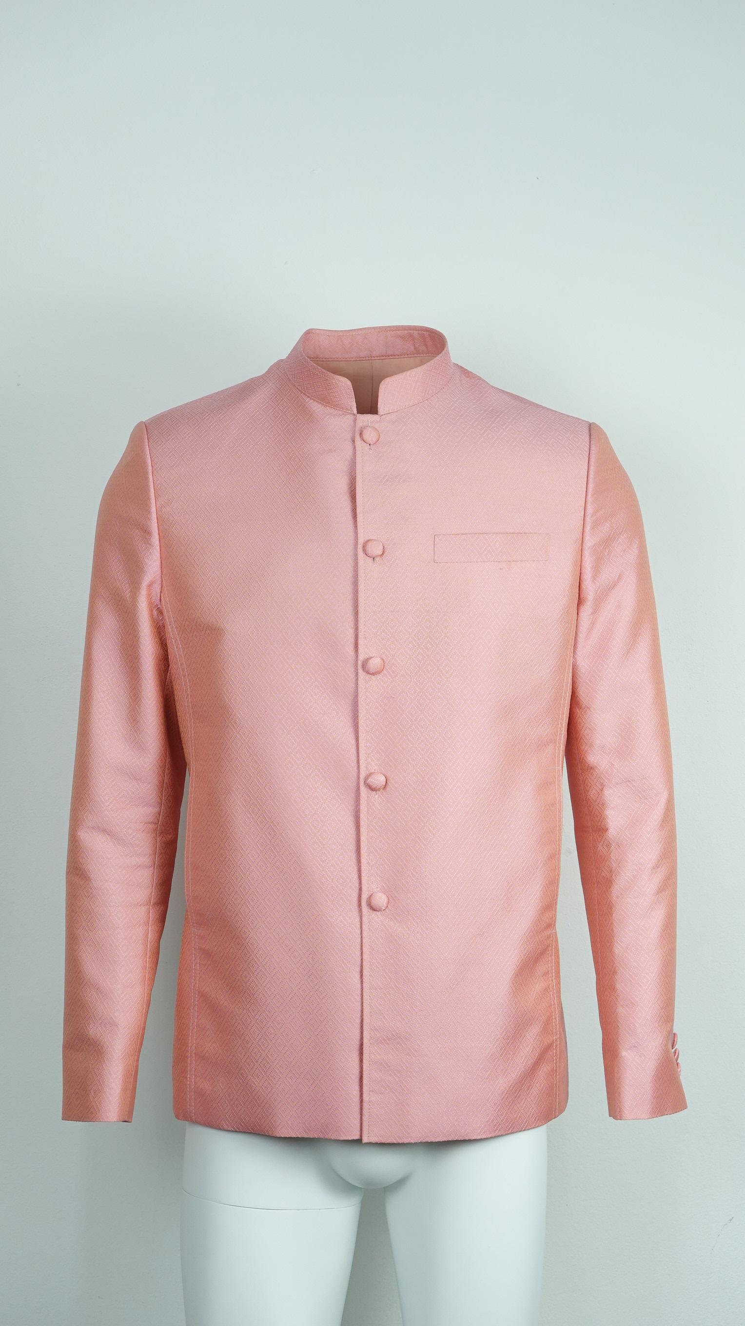 เสื้อต่อกันไหม L สูทพระราชทานแขนยาว ตัดเย็บจากผ้าไหมยกดอกลายลูกแก้ว สีชมพูโอรส