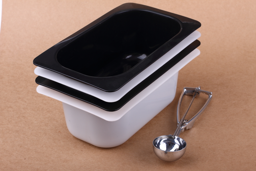 ถาดไอศกรีมพลาสติกอย่างดี มีให้เลือก 2 สี สีดำ และ ขาว (ขายขั้นต่ำ 12 ใบ)