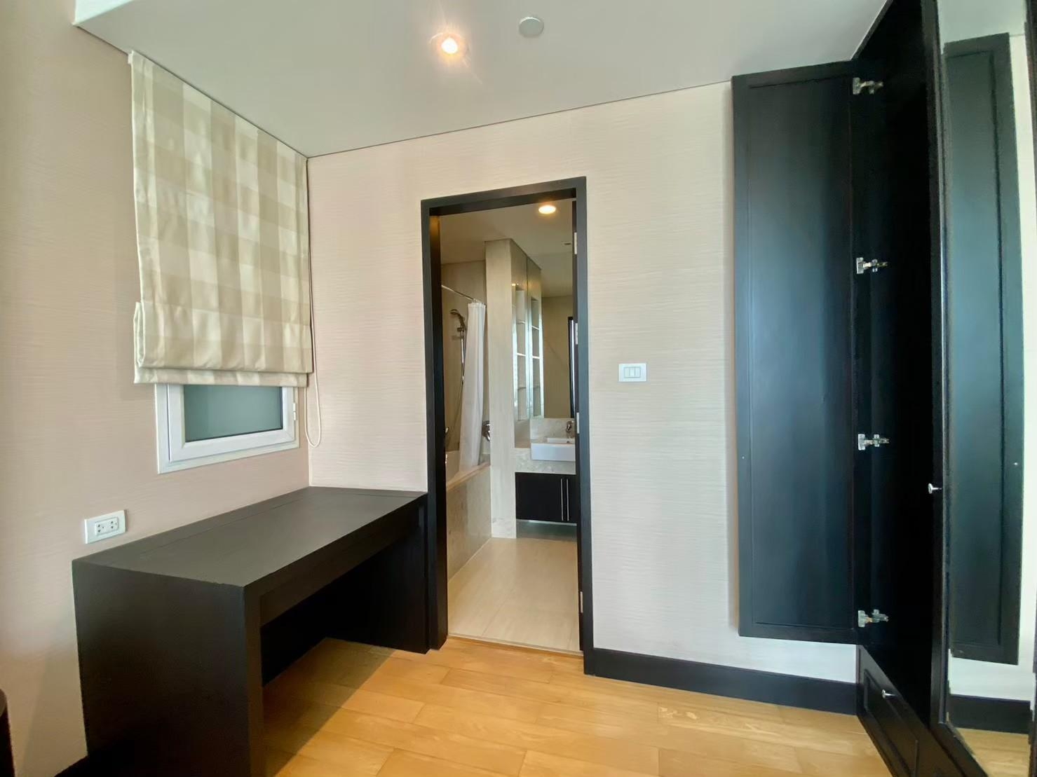 ให้เช่า (For Rent) คอนโด : คอนโด : เดอะ พาร์ค ชิดลม 🔸️ประเภท : 4 ห้องนอน 🔸️พื้นที่ :305 ตรม.