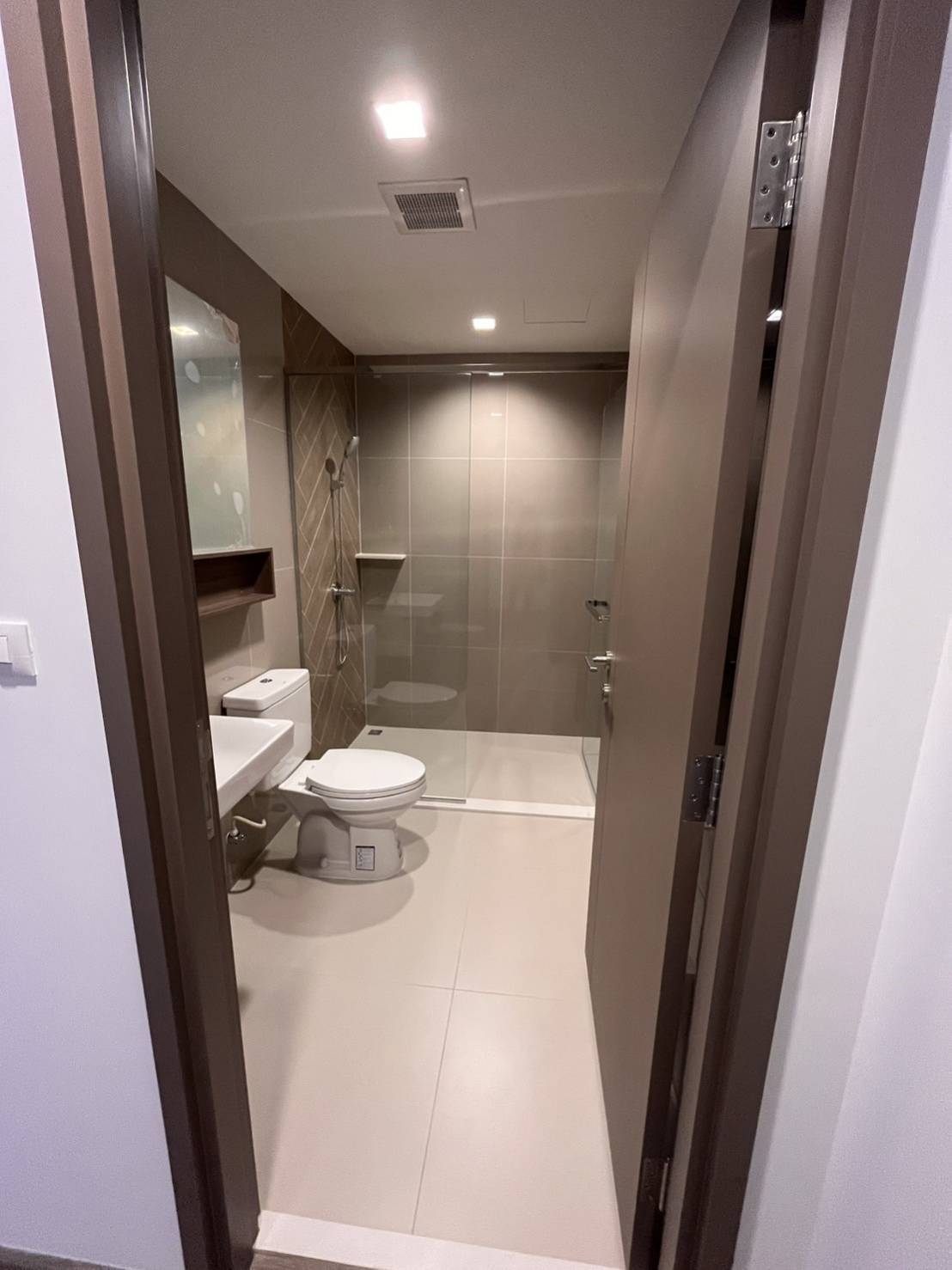 ขาย (For Sale) คอนโด : เดอะ ไลน์ พหลโยธิน อาคาร B (The Line Phahonyothin Park B) ประเภท : 1 ห้องนอน 1 ห้องน้ำ พื้นที่ : 36.75 ตรม.