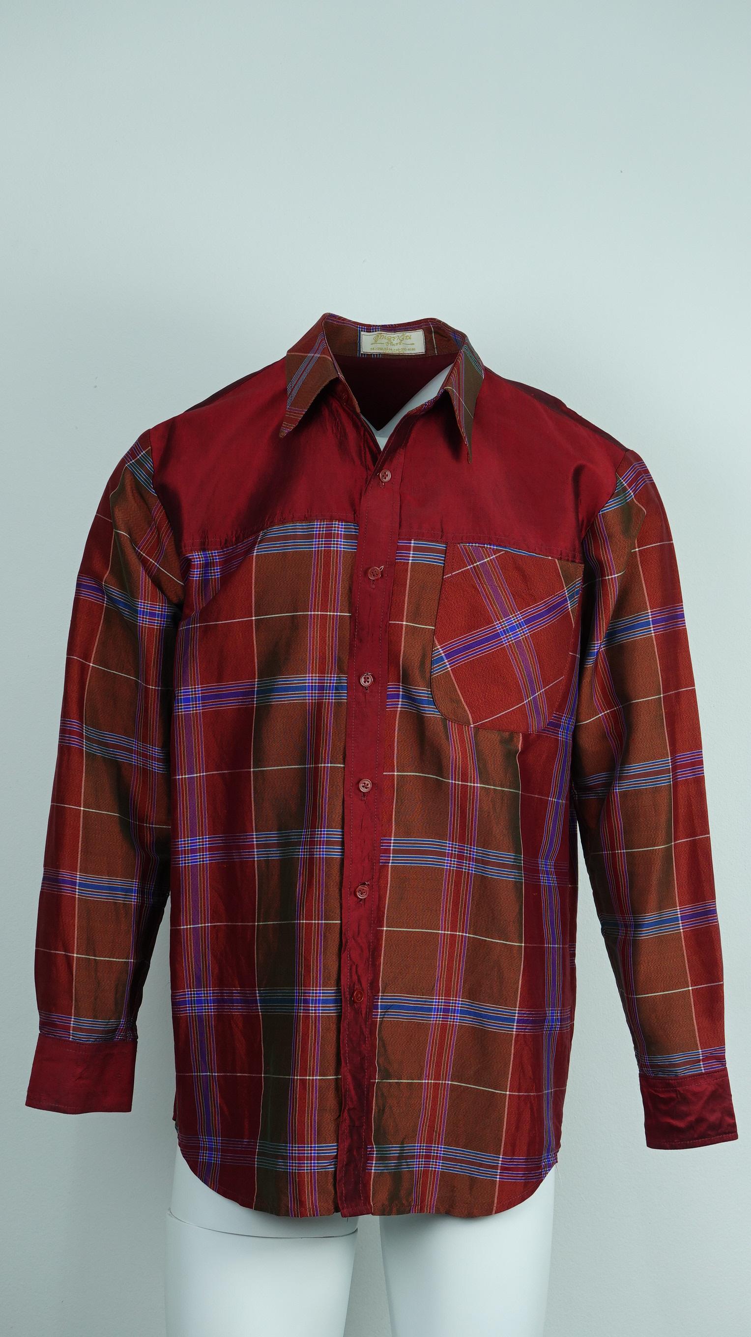 เสื้อต่อกันไหม L เชิ้ตแขนยาว ตัดเย็บจากผ้าไหมลายโสร่ง สีแดงคลาสสิก