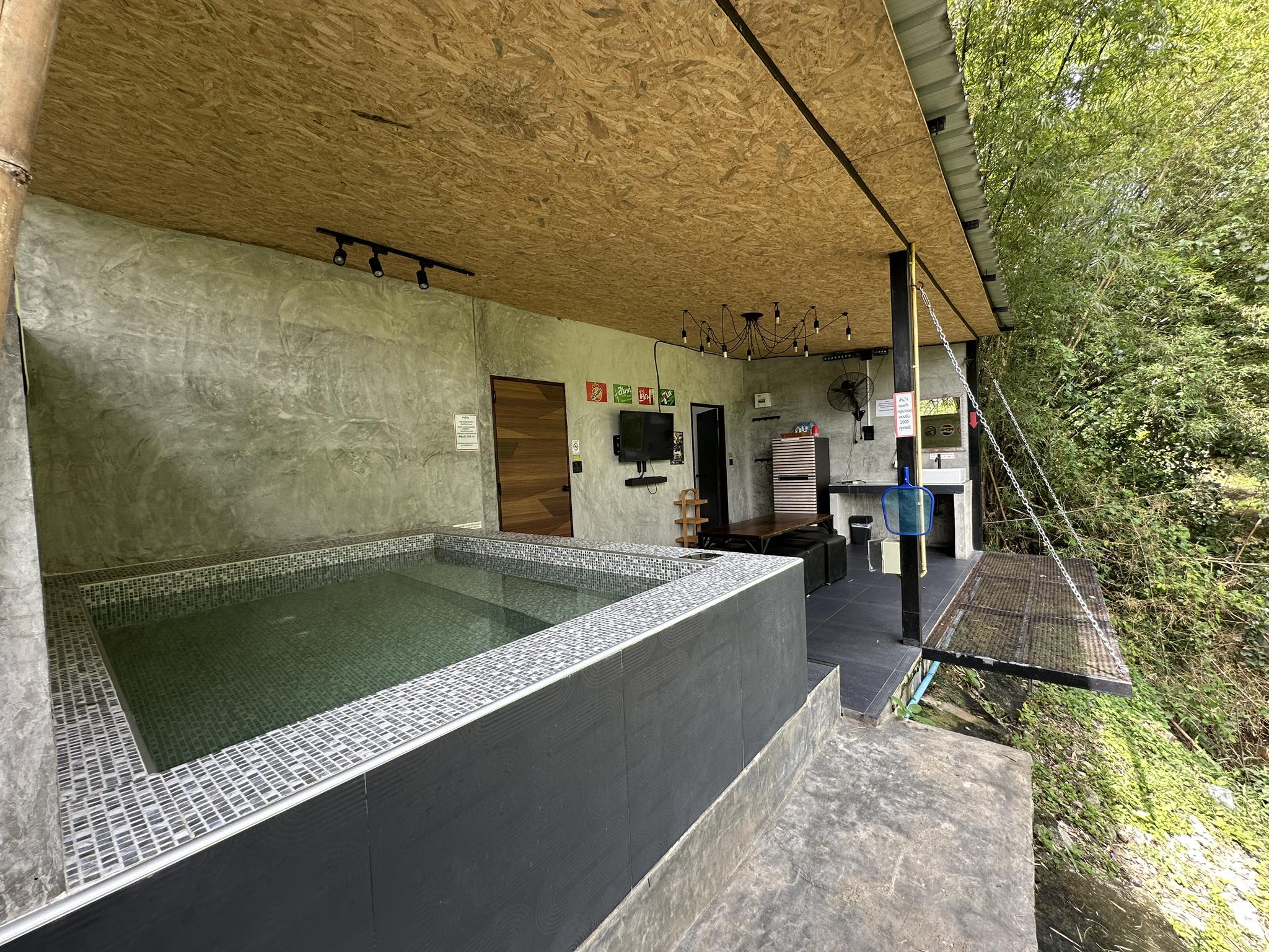 “พูลวิลล่า” เพื่อการลงทุน ขายที่ดินพร้อมกิจการ {ปัจจุบันยังเปิดให้บริการ รายรับ 6XX,XXX บาท/เดือน}