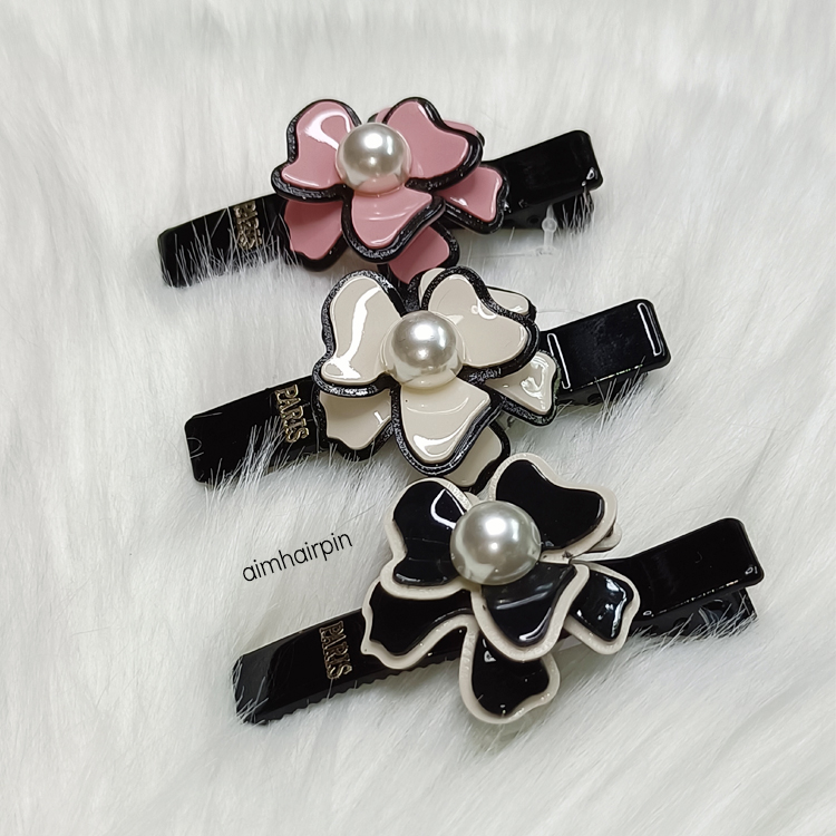 กิ๊บปากเป็ด ดอกไม้แต่งมุก ไซส์ 6 cm. - aimhairpin จำหน่ายกิ๊บติดผมเกาหลีแท้ และเครื่องประดับ ยางรัดผม คาดผมแฟชั่น สร้อยคอ ต่างหู