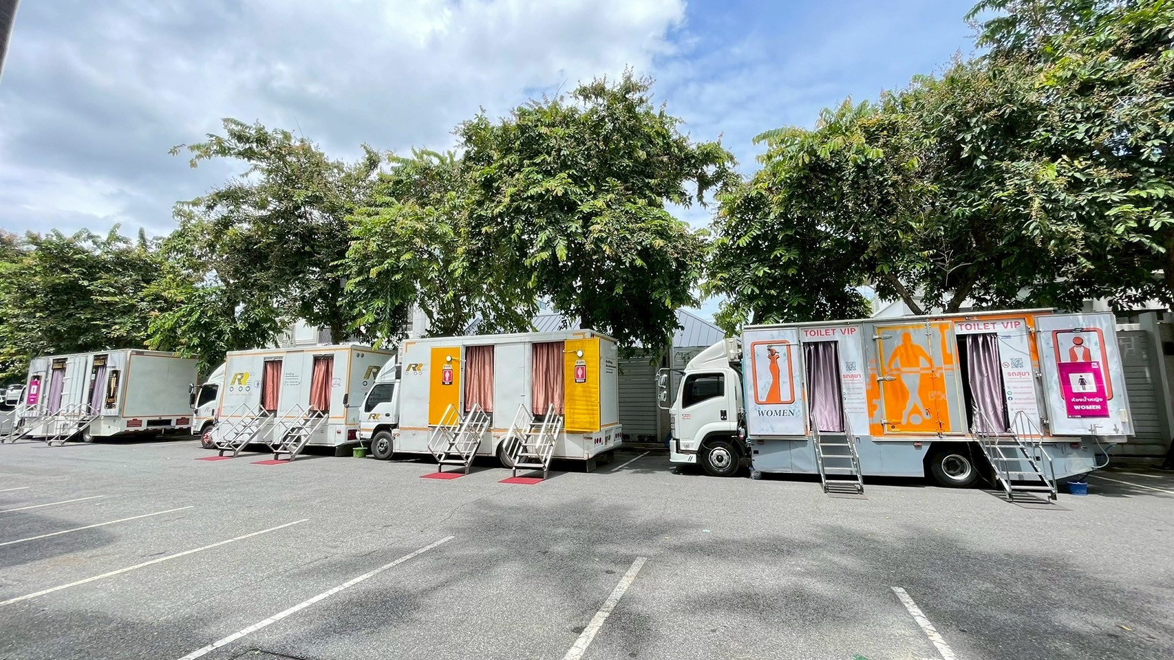 รถสุขาเคลื่อนที่ท่าใหม่ รถสุขาเคลื่อนที่ท่าใหม่