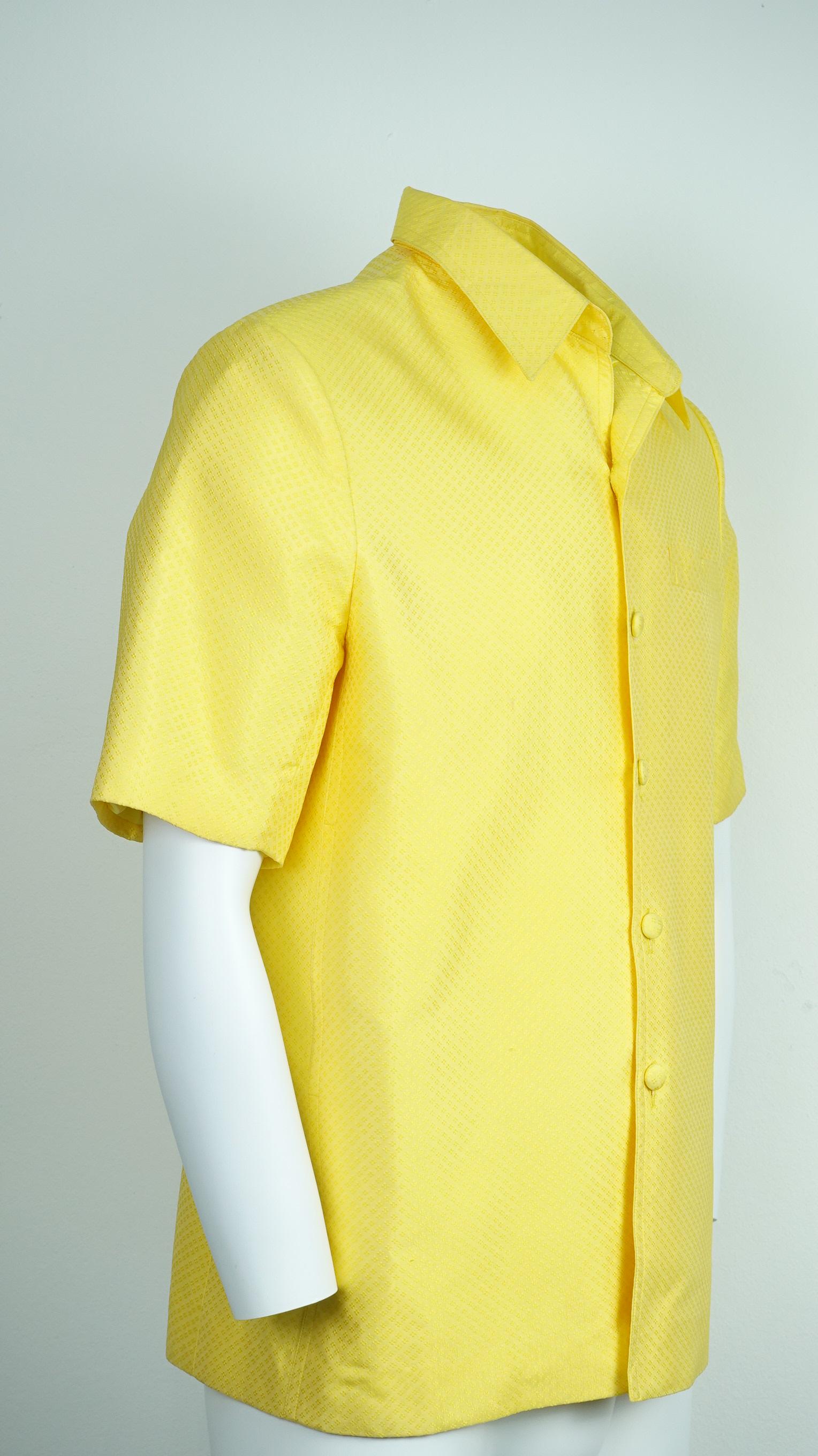 เสื้อต่อกันไหม L สูทซาฟารีแขนสั้น ตัดเย็บจากผ้าไหมยกดอกลายพริกไทย สีเหลือง