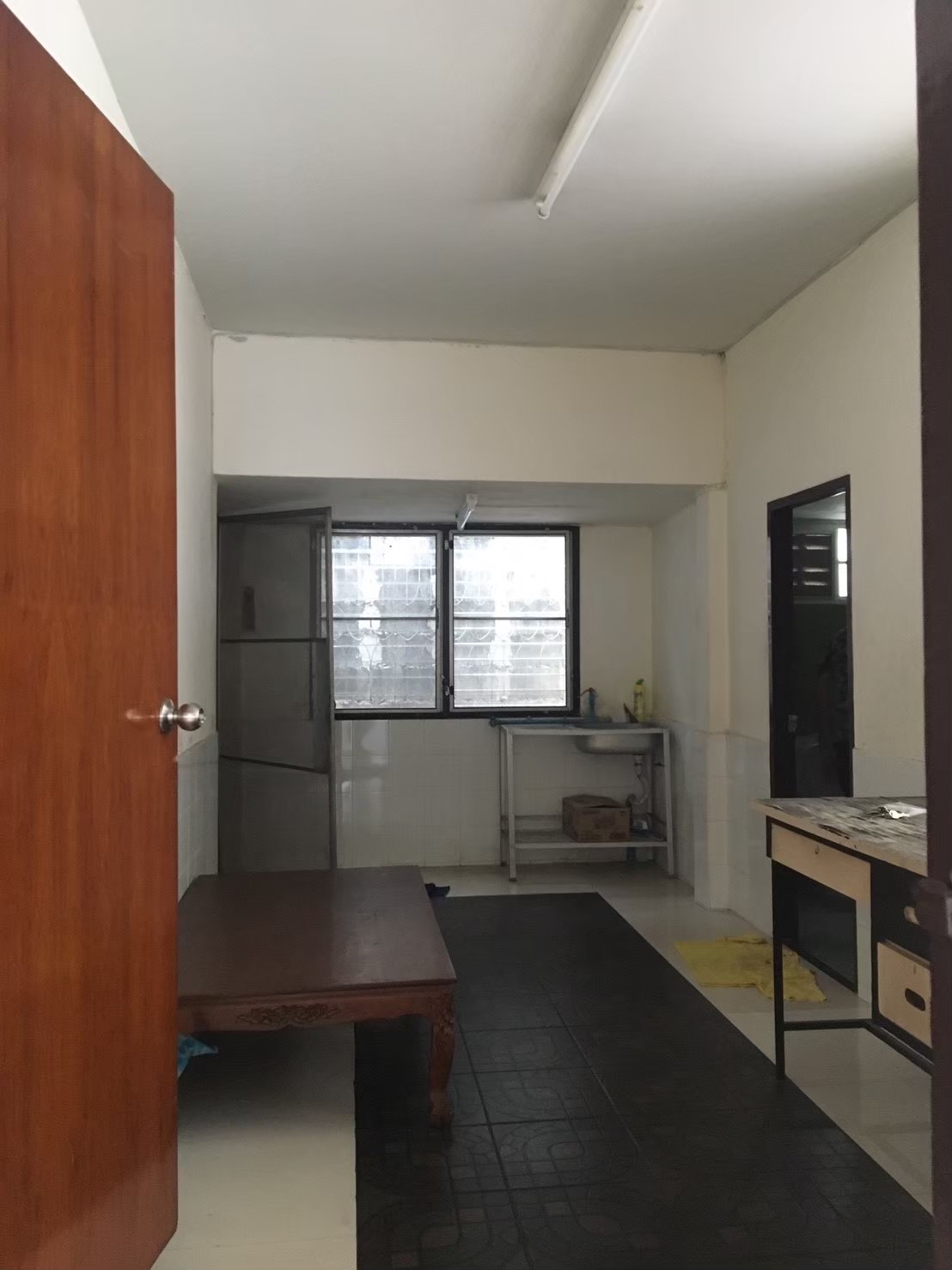 ขายบ้าน ทำเลทอง ติดถนนวิภาวดี 32 ทะลุออกซอยออก พหลโยธิน 23 เข้าออกได้หลายเส้นทาง และยังเดินทางไปขึ้นรถไฟฟ้า สถานี พหล 24 ออกถนนใหญ่เข้าซอยเพียง 100 กว่าเมตร เนื้อที่ 46 ตร.ว.