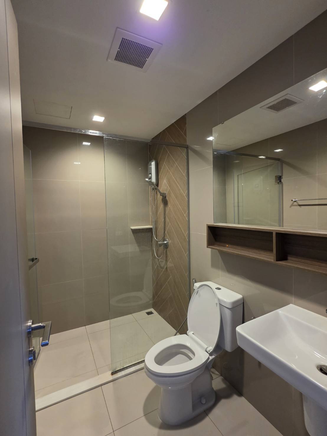 ขาย (For Sale) คอนโด : เดอะ ไลน์ พหลโยธิน อาคาร B (The Line Phahonyothin Park B) ประเภท : 1 ห้องนอน 1 ห้องน้ำ พื้นที่ : 41 ตรม.