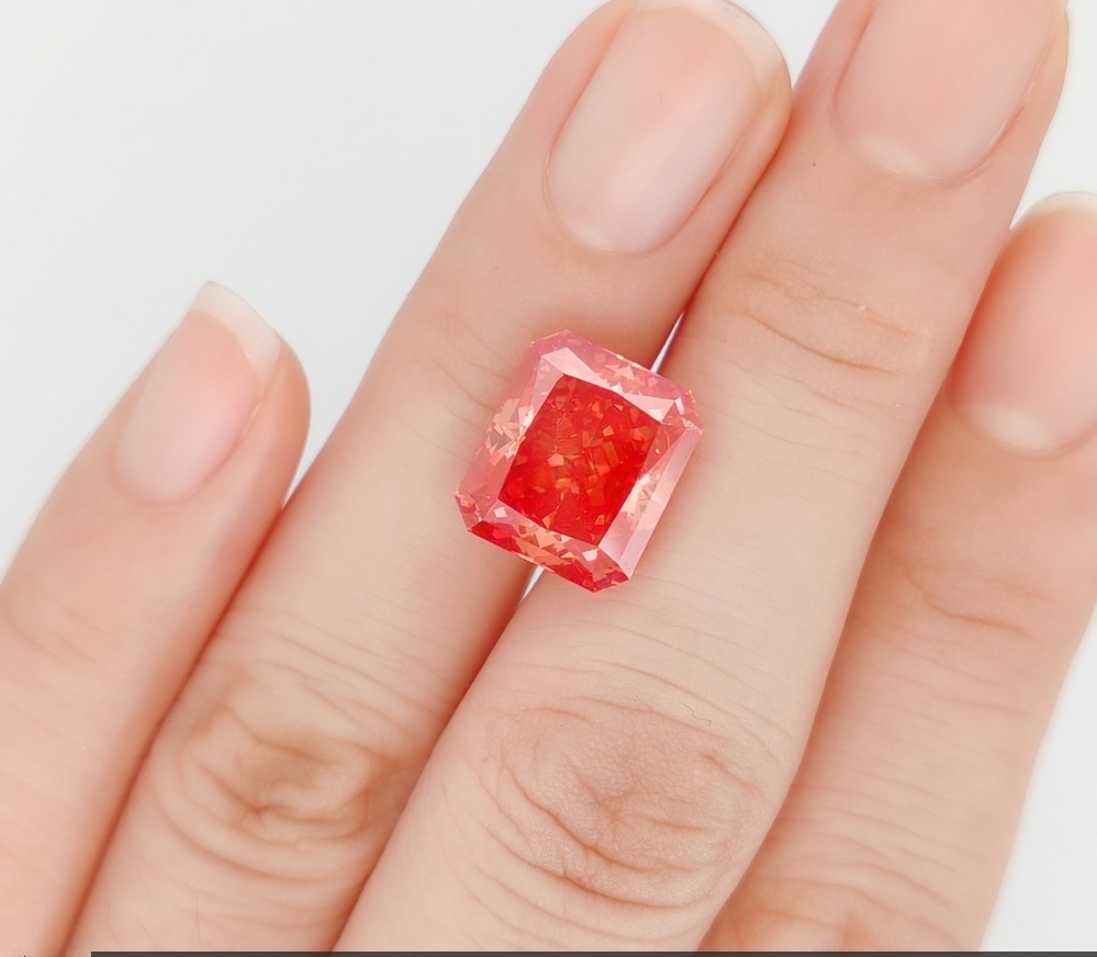 เพชรสีแดงทรงคูชัน Cushion cut