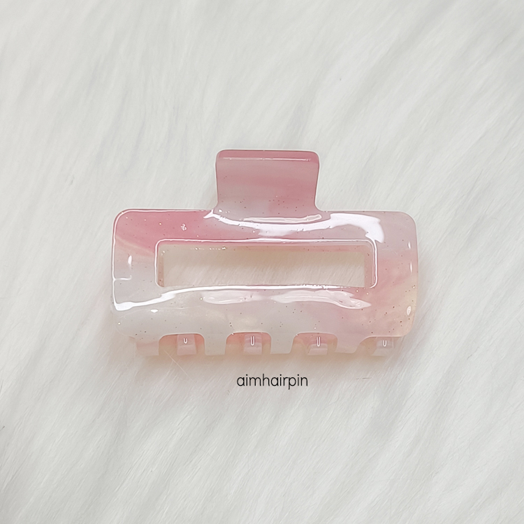 กิ๊บหนีบผมอะคลิลิค เปลี่ยนสีเมื่อโดนแสง ทรงสี่เหลี่ยมมีช่อง - aimhairpin จำหน่ายกิ๊บติดผมเกาหลีแท้ และเครื่องประดับ ยางรัดผม คาดผมแฟชั่น สร้อยคอ ต่างหู
