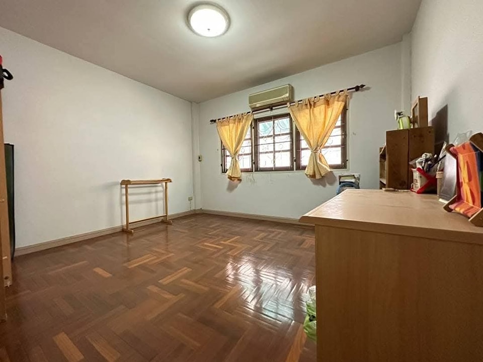 ขายทาวน์โฮม 3 ชั้น หมู่บ้านเกตุนุติ เชอมิเน่ (Ketnutchermine) ซอย.ลาดพร้าว 87 (ด้านหลังห้าง CDC)