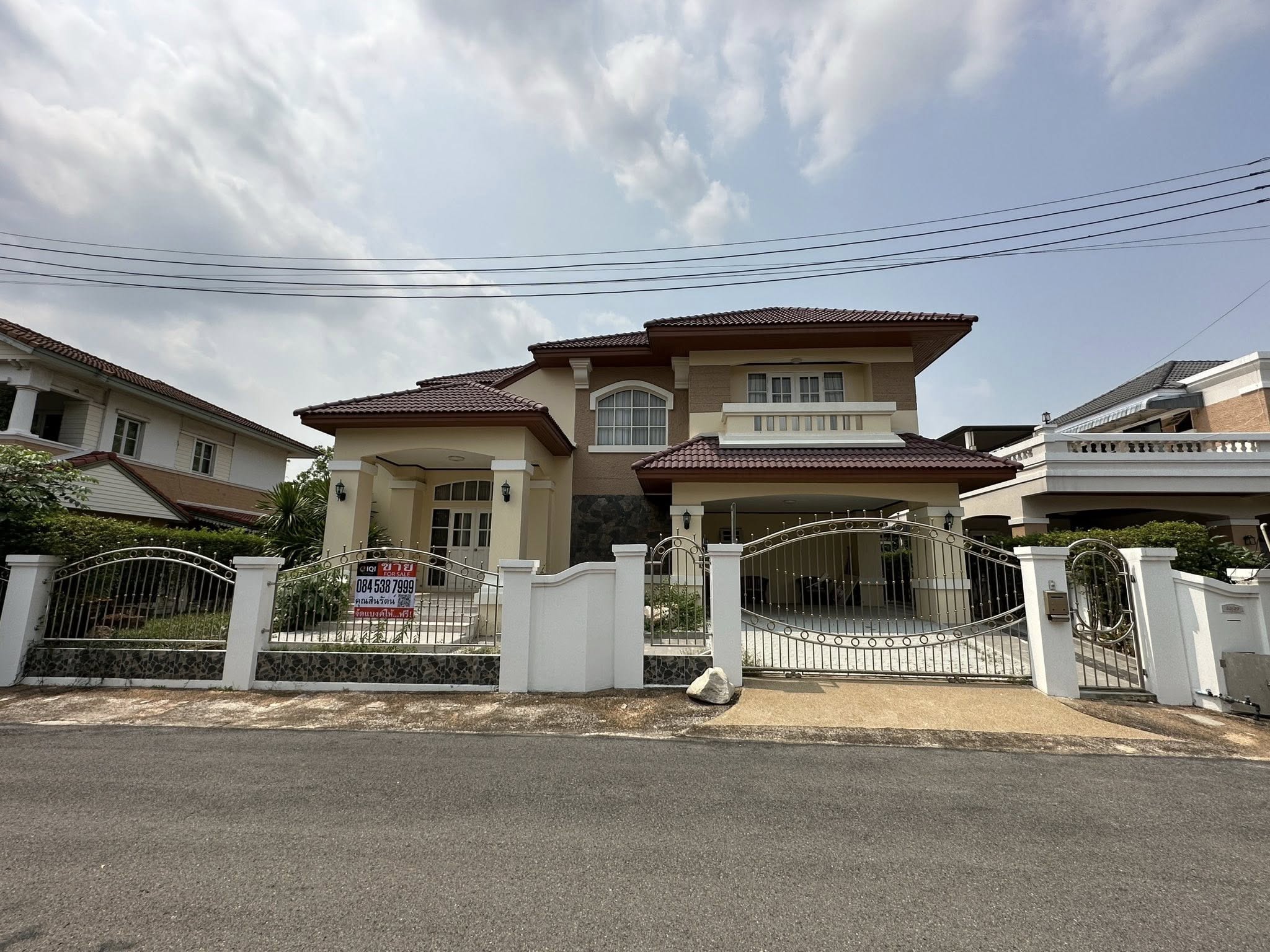 ขายบ้านเดี่ยว 2 ชั้น โครงการหมู่บ้านลดาวัลย์ ลากูน รังสิต บ้านหรูสวยสไตล์ยุโรป