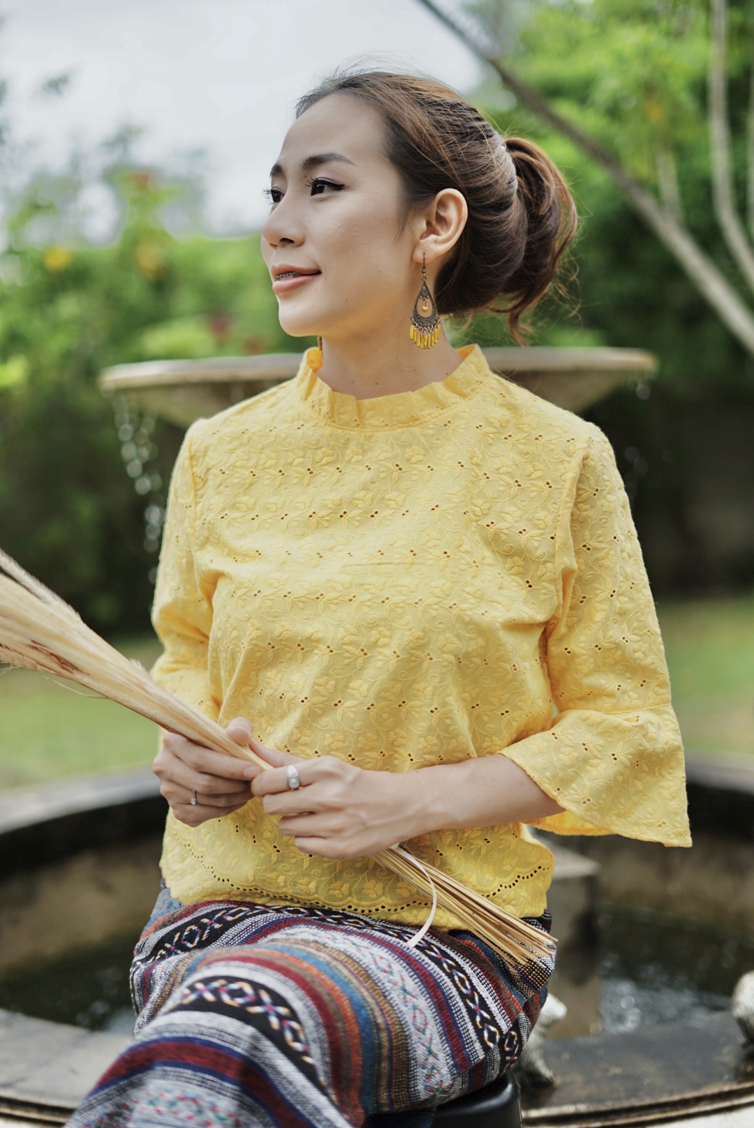 เสื้อเก็ดถะหวา สีแดง สีเหลือง ดีไซน์คลาสสิก อ่อนหวาน ไม่มีตกยุค