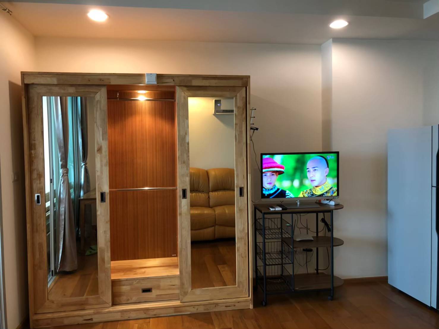 ขาย (For Sale) คอนโด : เดอะ ไลน์ พหลโยธิน อาคาร A (Abstracts) ประเภท : 1 ห้องนอน 1 ห้องน้ำ พื้นที่ : 38 ตรม.