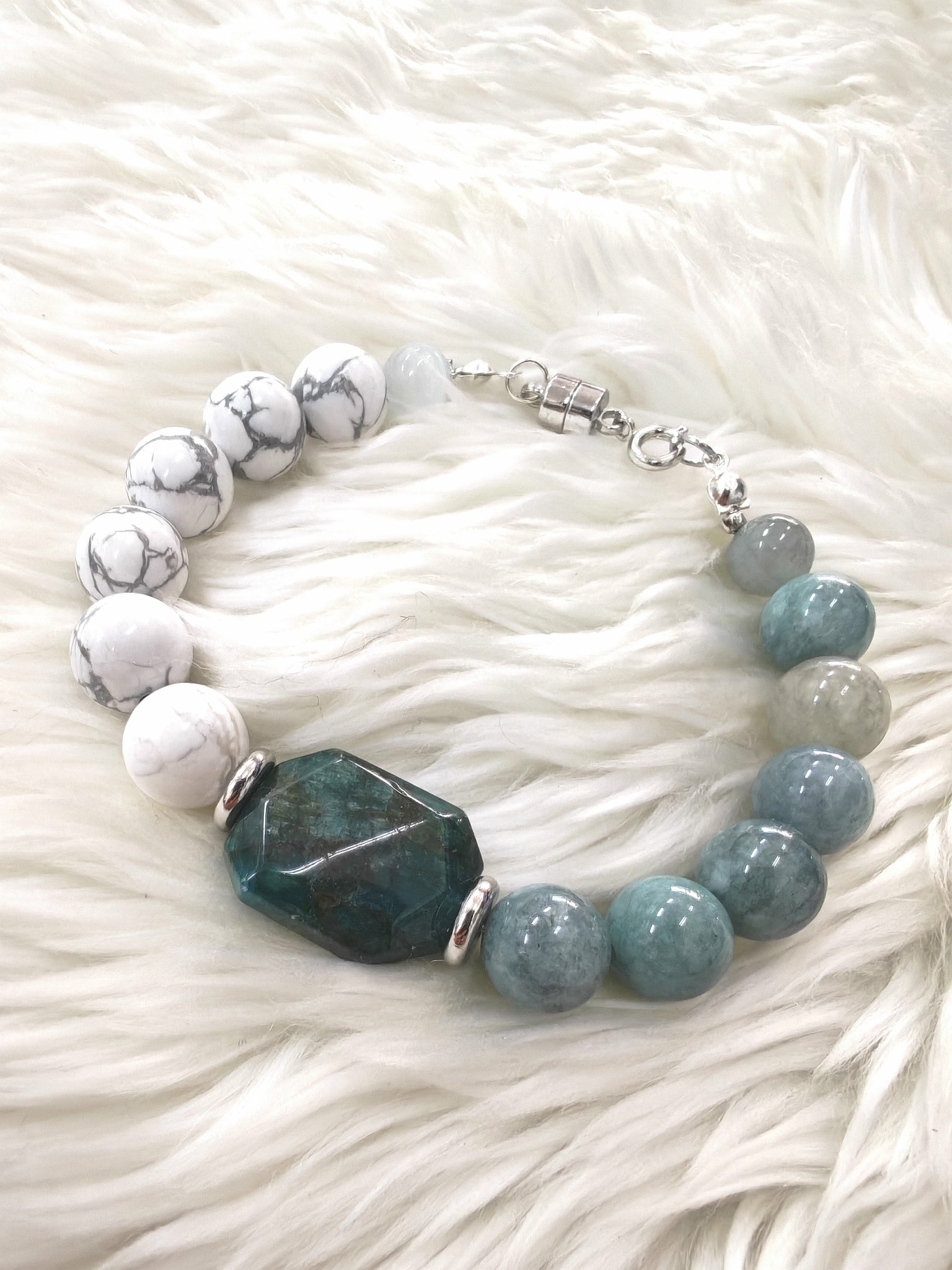 (026) กำไลหินฮาวไลต์ หยกพม่า จี้หินอะพาไทต์ (โชคลาภ มั่งคั่ง เสริมการงาน สงบสะอาด ขจัดพลังลบ) หินขนาด 10 มิล ขนาดข้อมือระบุทางแชทค่ะ