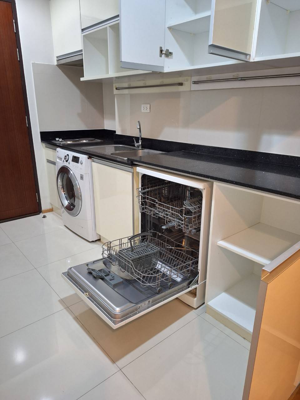 ขาย (For Sale) คอนโด : เดอะ ไลน์ พหลโยธิน อาคาร A (Abstracts) ประเภท : 1 ห้องนอน 1 ห้องน้ำ พื้นที่ : 44.85ตรม.