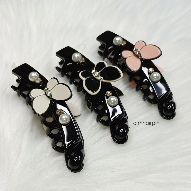 กิ๊บกล้วยเกาหลีแท้ แต่งผีเสื้อมุก และเพชร ไซส์ 9.5 cm. - aimhairpin จำหน่ายกิ๊บติดผมเกาหลีแท้ และเครื่องประดับ ยางรัดผม คาดผมแฟชั่น สร้อยคอ ต่างหู