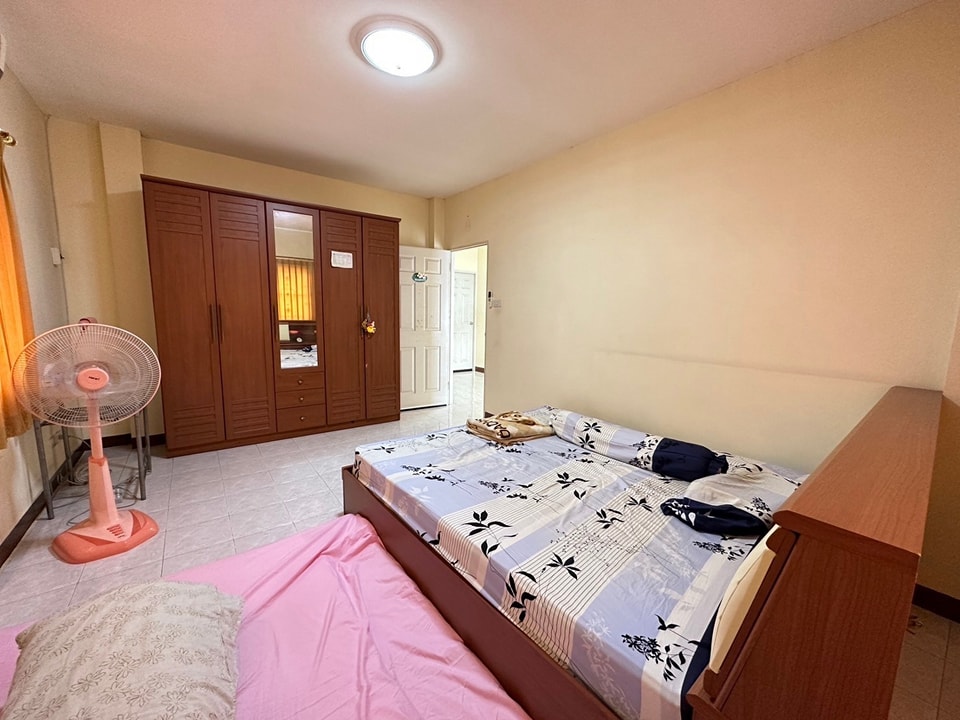 ขายบ้านเดี่ยว 2 ชั้น หมู่บ้านฉัตรหลวง 8 เฟส 3 ต่อเติมเต็มพื้นที่ ถนนเมนกว้างขวาง โครงการเงียบสงบร่มรื่นน่าอยู่อาศัย