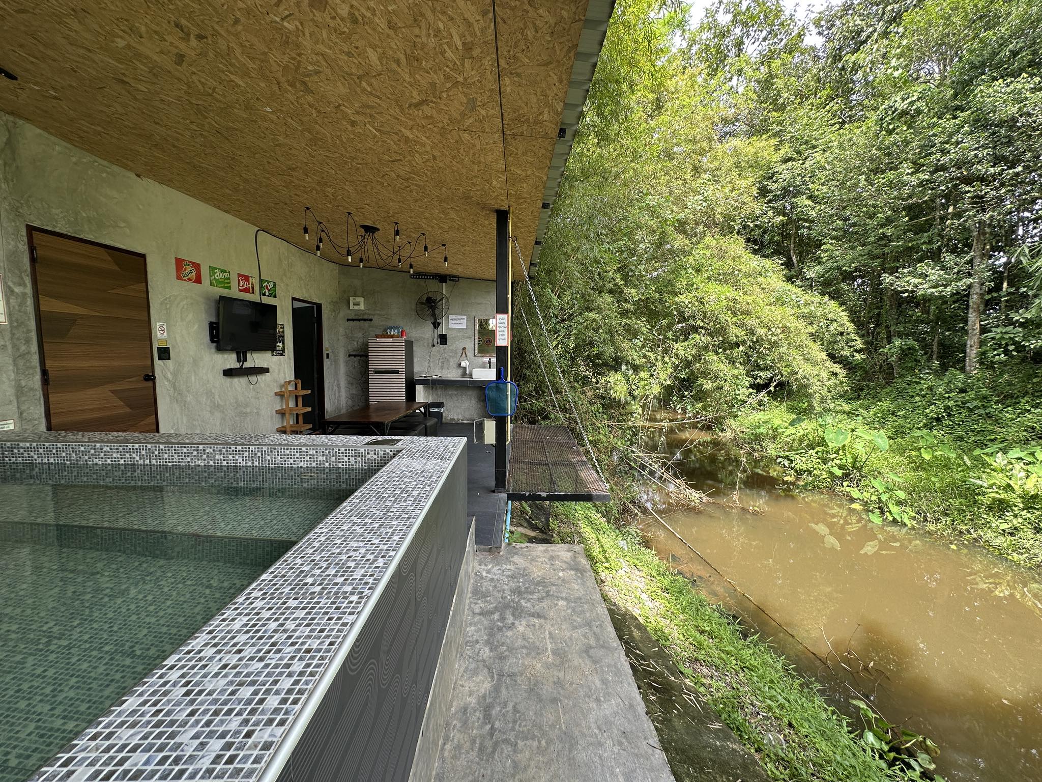 “พูลวิลล่า” เพื่อการลงทุน ขายที่ดินพร้อมกิจการ {ปัจจุบันยังเปิดให้บริการ รายรับ 6XX,XXX บาท/เดือน}