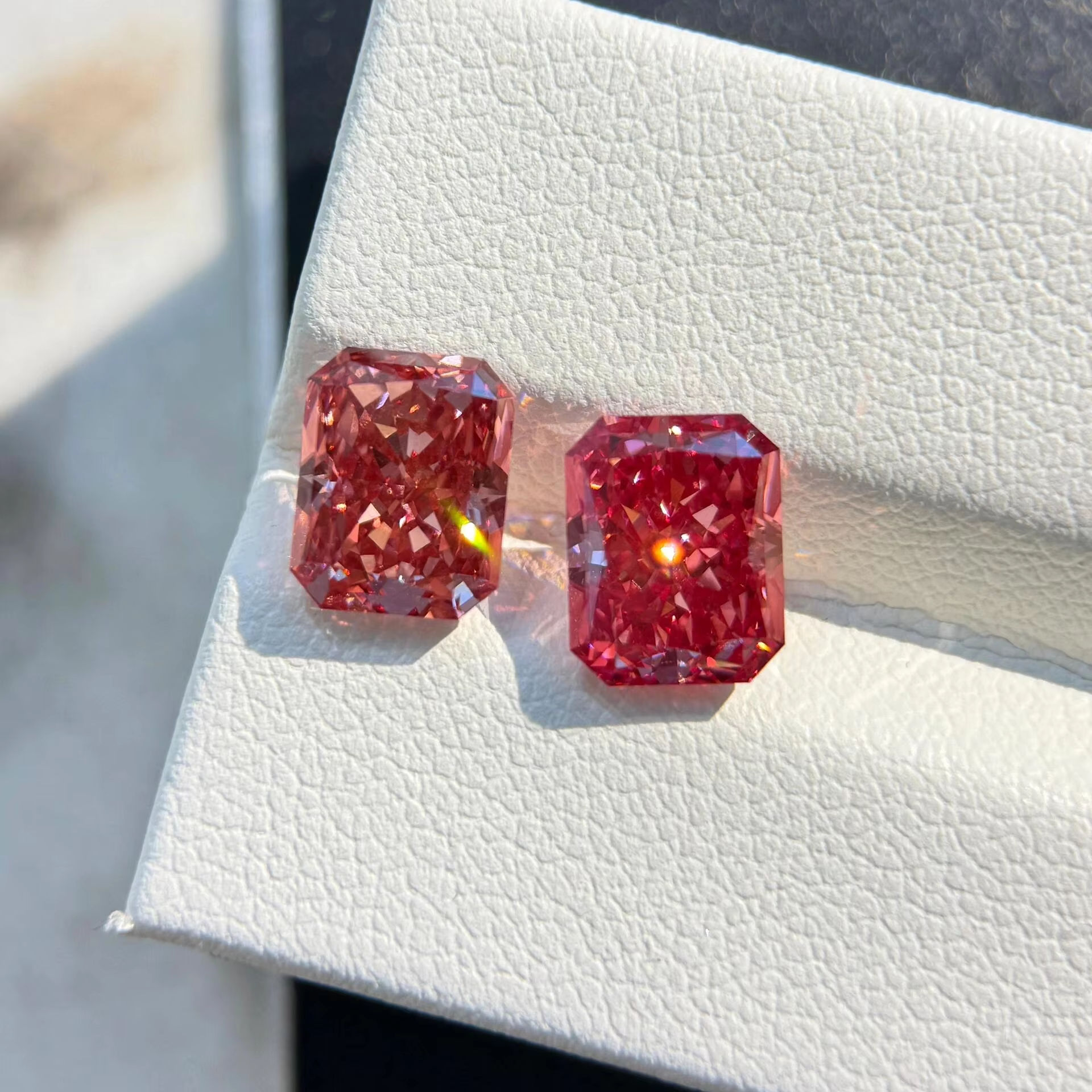 เพชรสีแดงแท้เรเดียนท์คัท Radiant cut