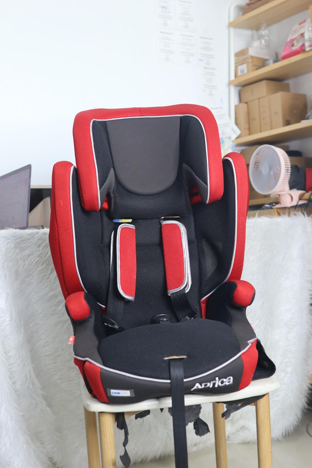 บูทเตอร์ เด็กโต 1 ขวบเป็นต้นไป Booster car Seat มือสองสภาพดี
