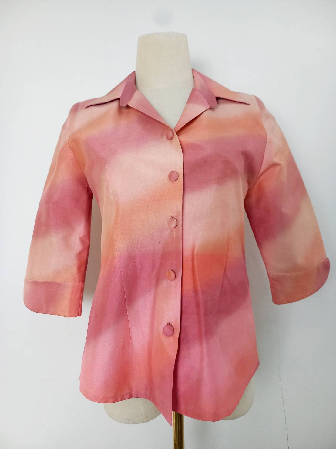 เสื้อผ้าไหม สไลด์สี พื้นสีชมพูโอรส รหัส WD-38-0320685
