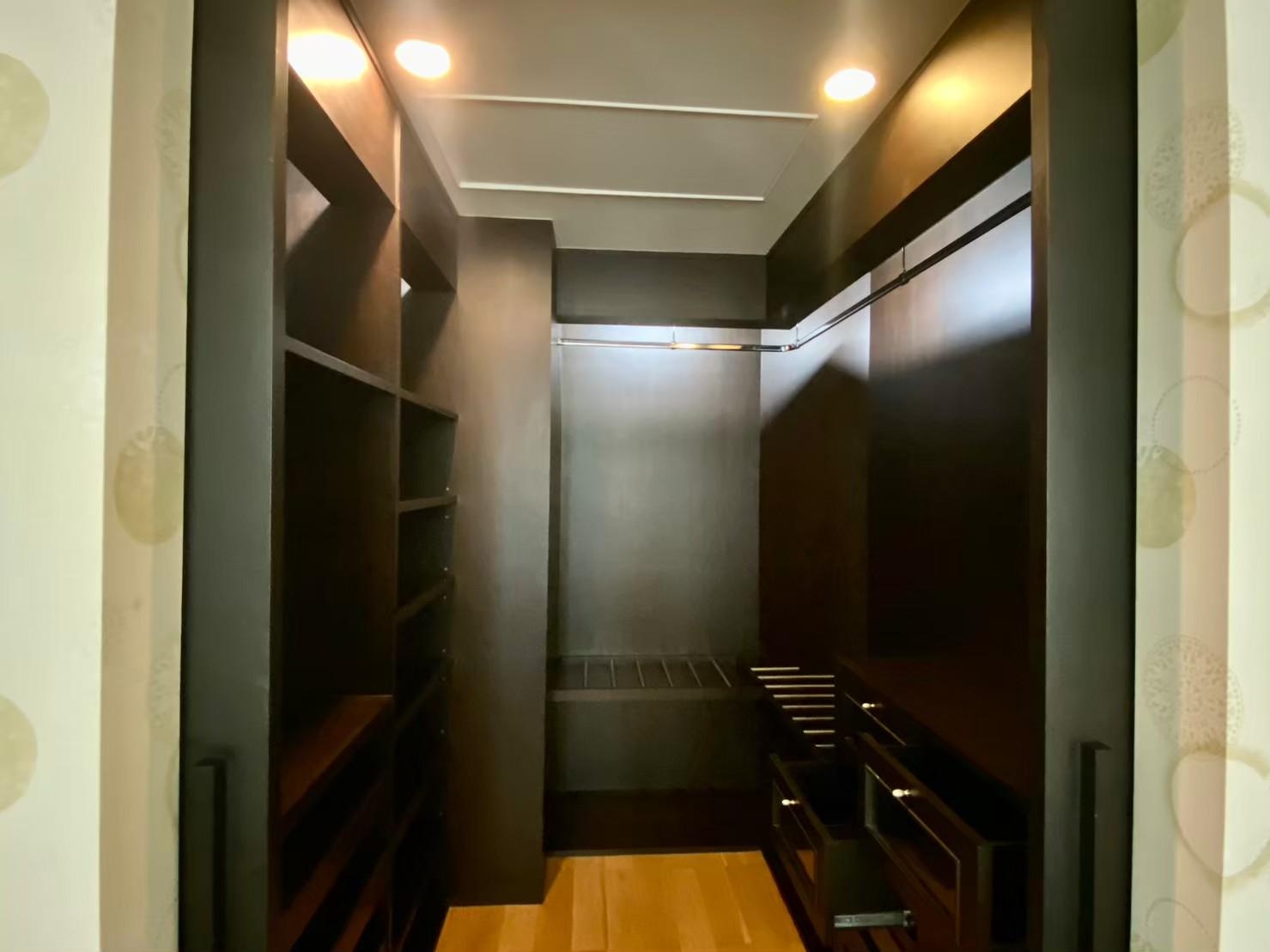 ให้เช่า (For Rent) คอนโด : คอนโด : เดอะ พาร์ค ชิดลม 🔸️ประเภท : 4 ห้องนอน 🔸️พื้นที่ :305 ตรม.