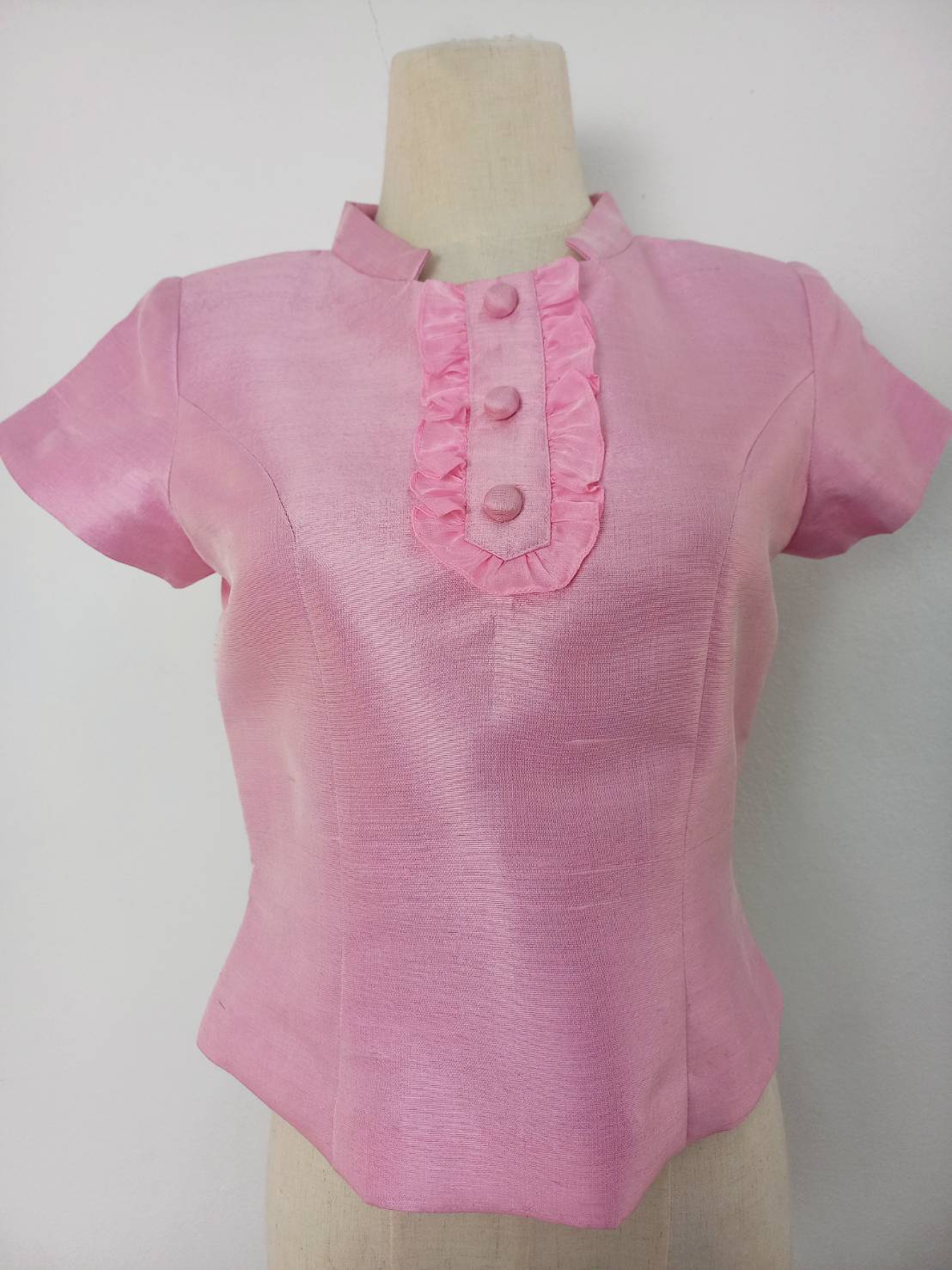 เสื้อสตรี ผ้าไหมแขนสั้น ไหมเปลือก ไซส์ S พื้นสีชมพู รหัส WD-38-032068131