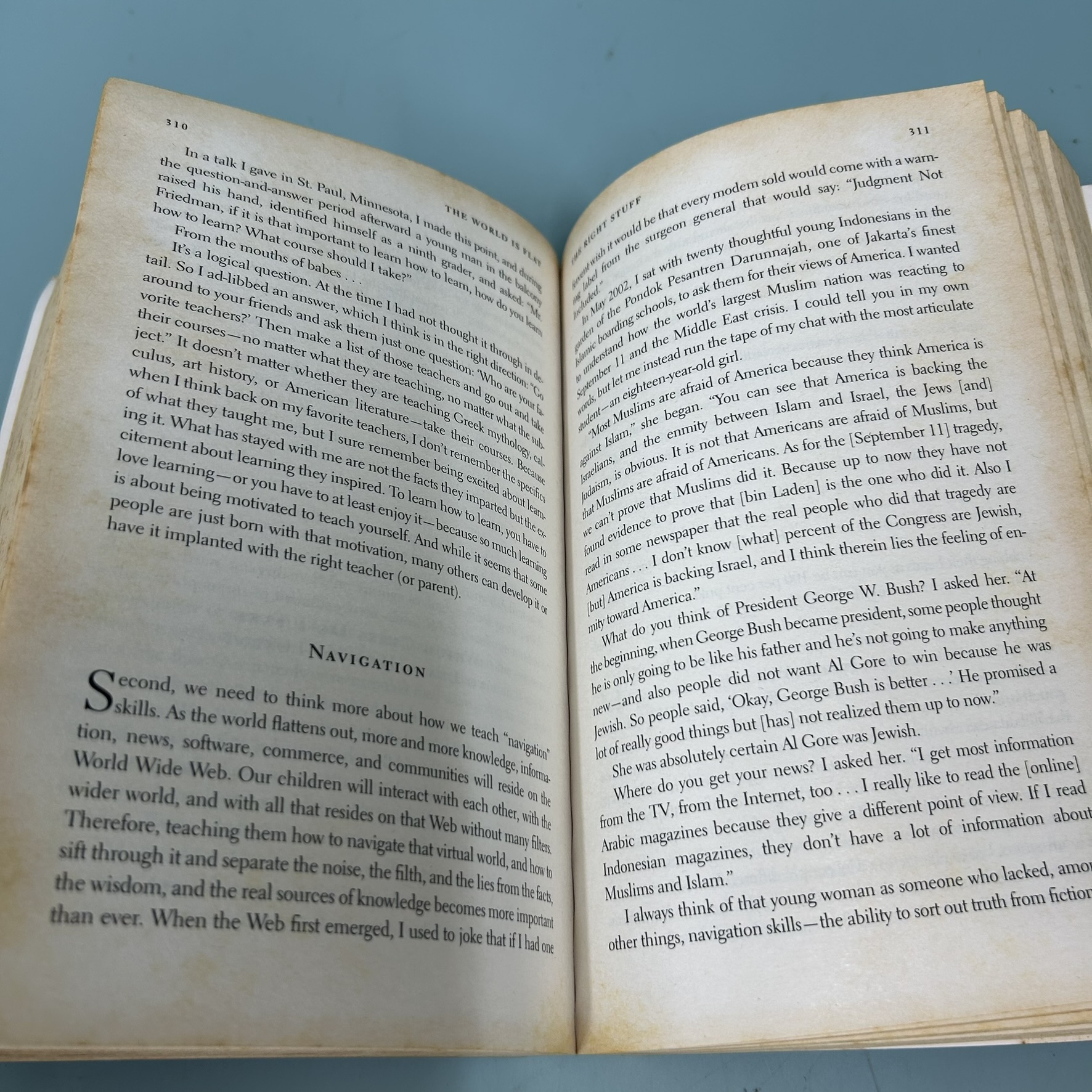 The World Is Flat: The Globalized World in the Twenty-first Century / Pre-Owned / Thomas L. Friedman / Non-Fiction