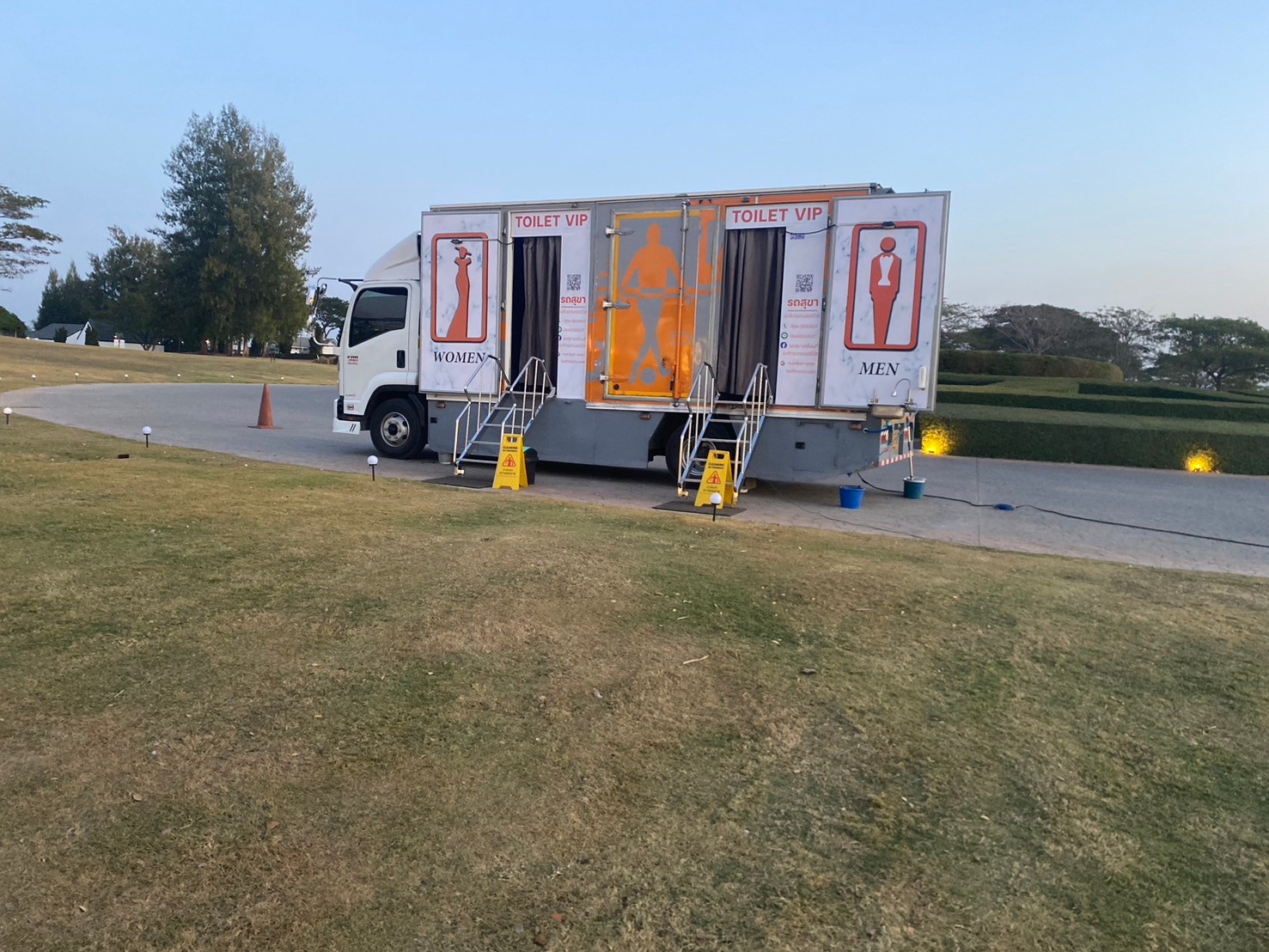 รถสุขาเคลื่อนที่พระยาสุเรนทร์ รถสุขาเคลื่อนที่พระยาสุเรนทร์